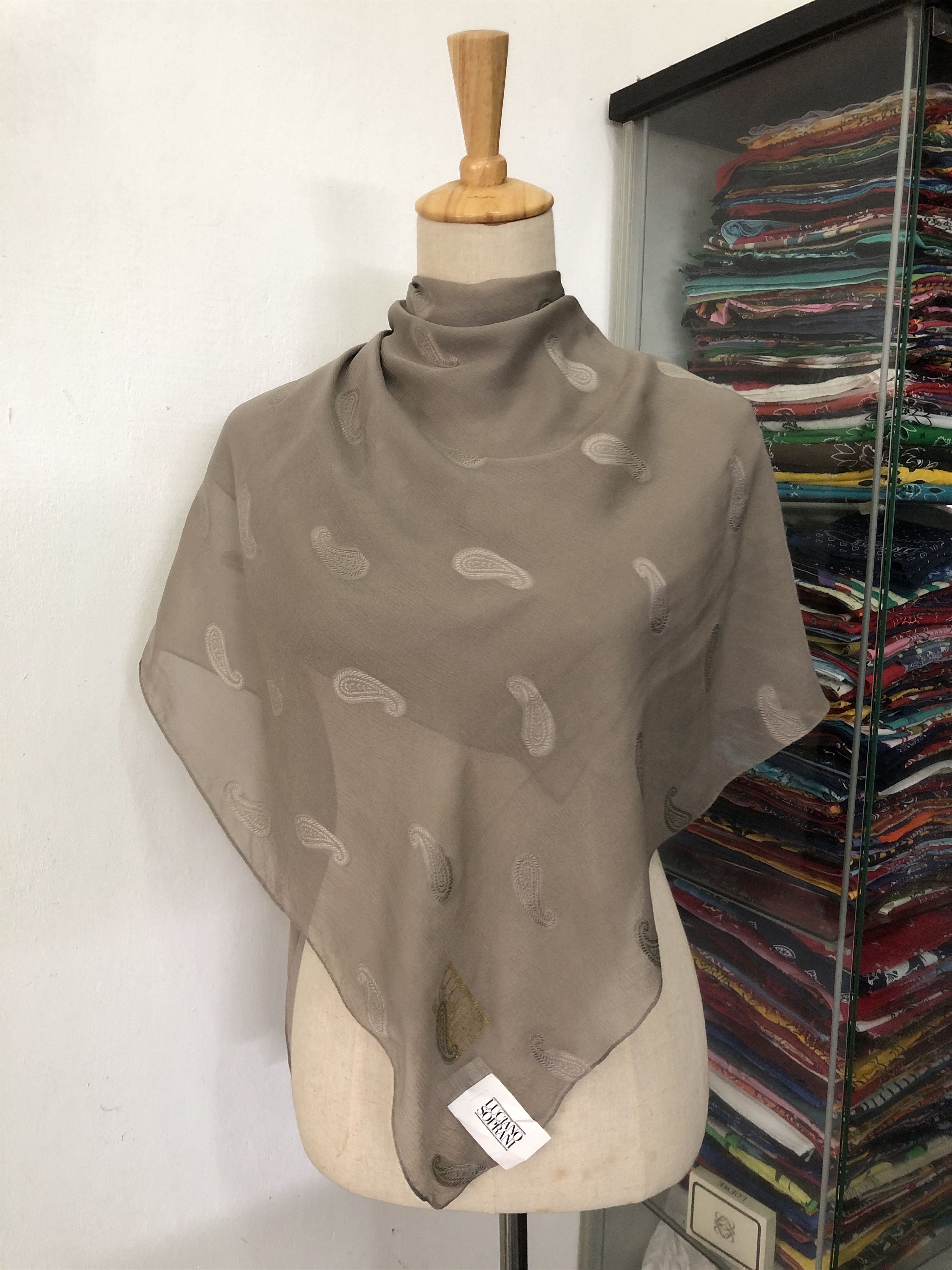 Vintage Vintage Luciano Soprani Silk Scarf Size ONE SIZE - 1 Thumbnail