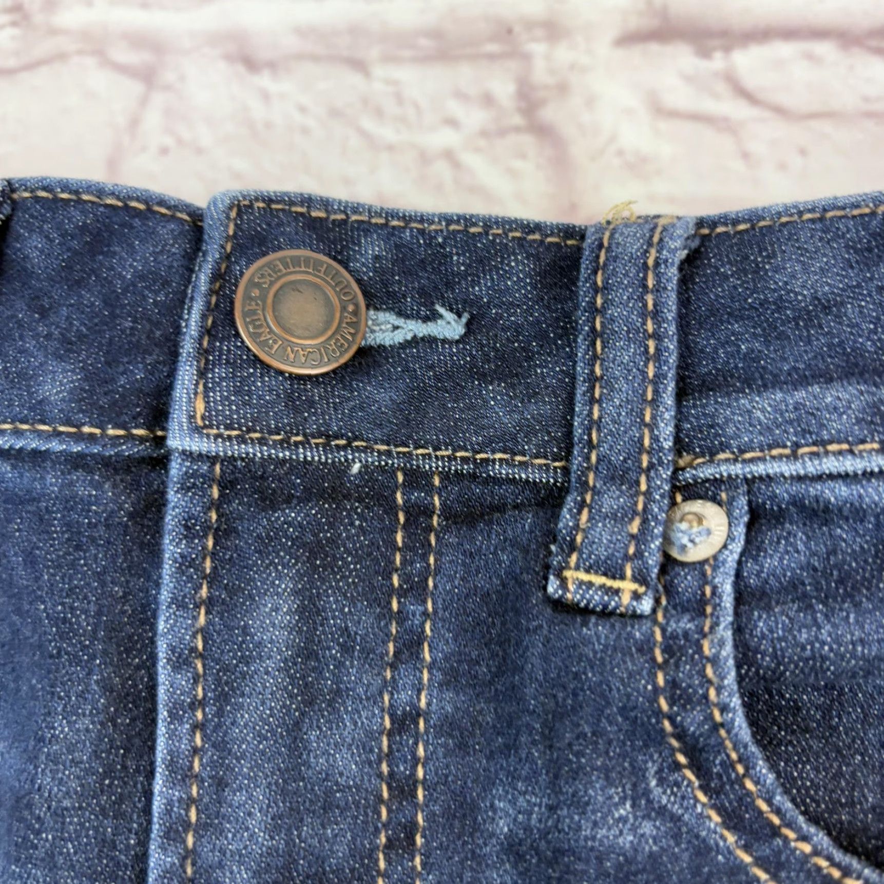 American Eagle Outfitters American Eagle Outfitters Shorts Womens 6 Blue Denim Cutoff Raw Hem Stretch Size 28" / US 6 / IT 42 - 4 Thumbnail