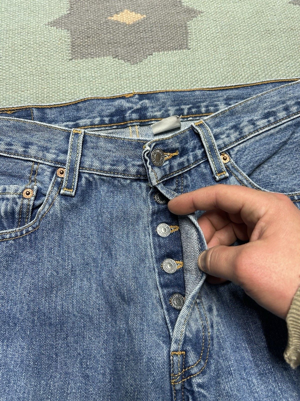 Vintage 90s Levis 501 xx jeans straight button fly medium wash 32x31 Size US 32 / EU 48 - 8 Thumbnail