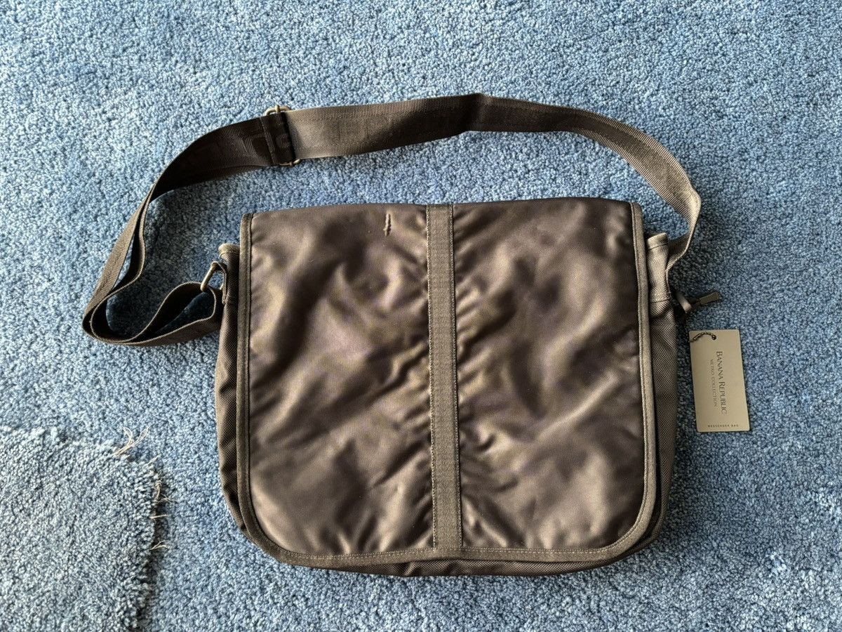 Banana Republic vintage/y2k: banana republic messenger bag Size ONE SIZE - 1 Thumbnail