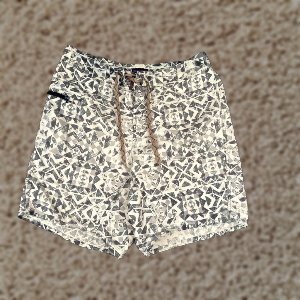 Speedo Patagonia Swim Trunks Mens 31 Beige Gray Board Shorts 100% Polyester Cargo 31x9 Size US 31 - 1 Thumbnail