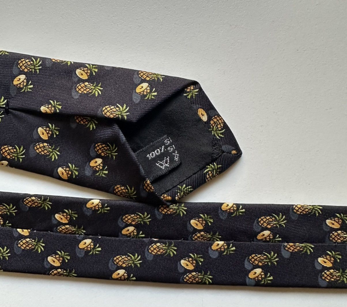 Salvatore Ferragamo Salvatore Ferragamo Silk Tie – Pineapple Print Made in Italy Size ONE SIZE - 6 Thumbnail