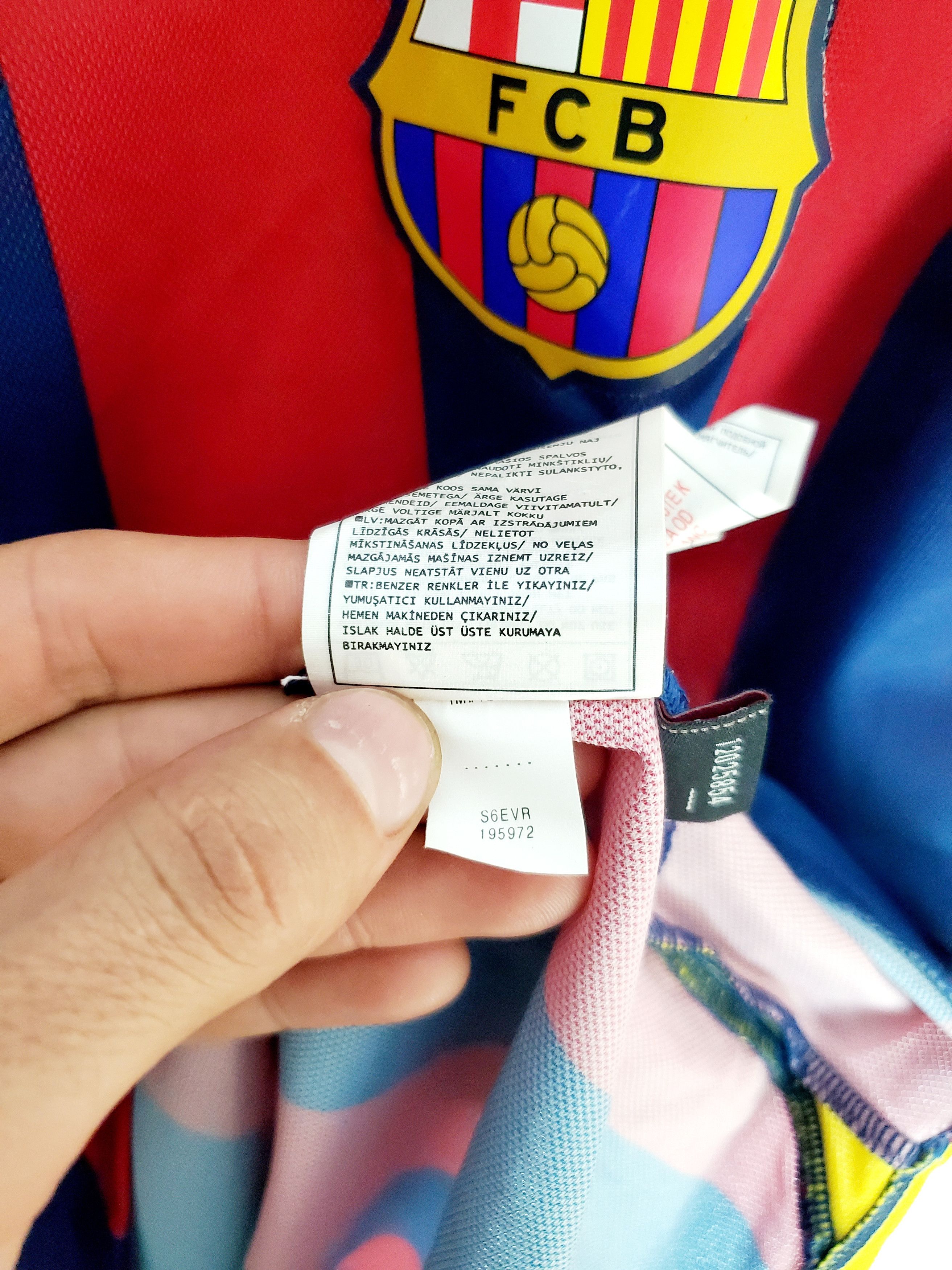 Nike Vintage Nike Barcelona 2005-06 Away jersey new condition Xl Size US XL / EU 56 / 4 - 5 Thumbnail