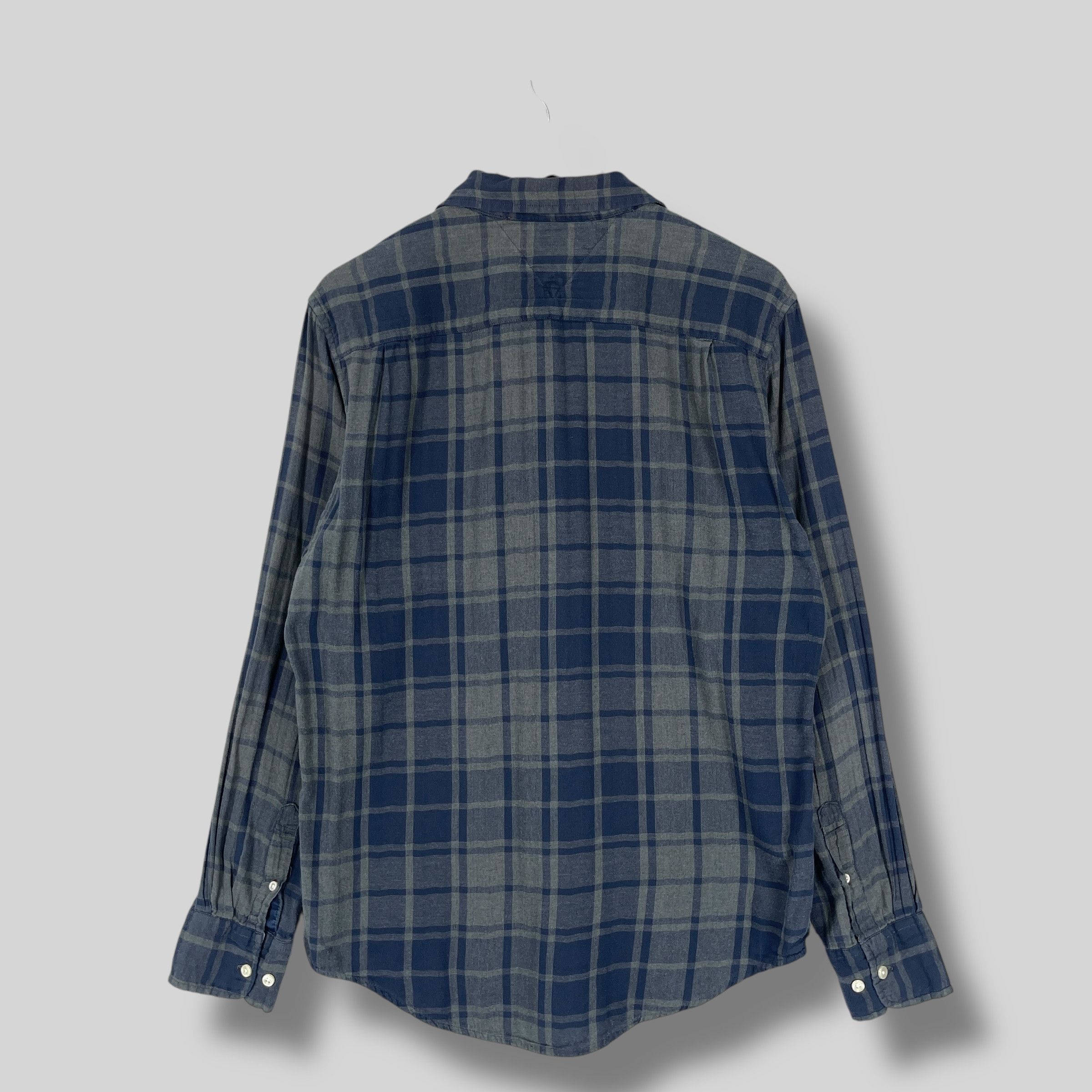 Tommy Hilfiger Tommy Hilfiger Blue Grey Flannel Plaid Button Up Shirt Size US M / EU 48-50 / 2 - 9 Thumbnail