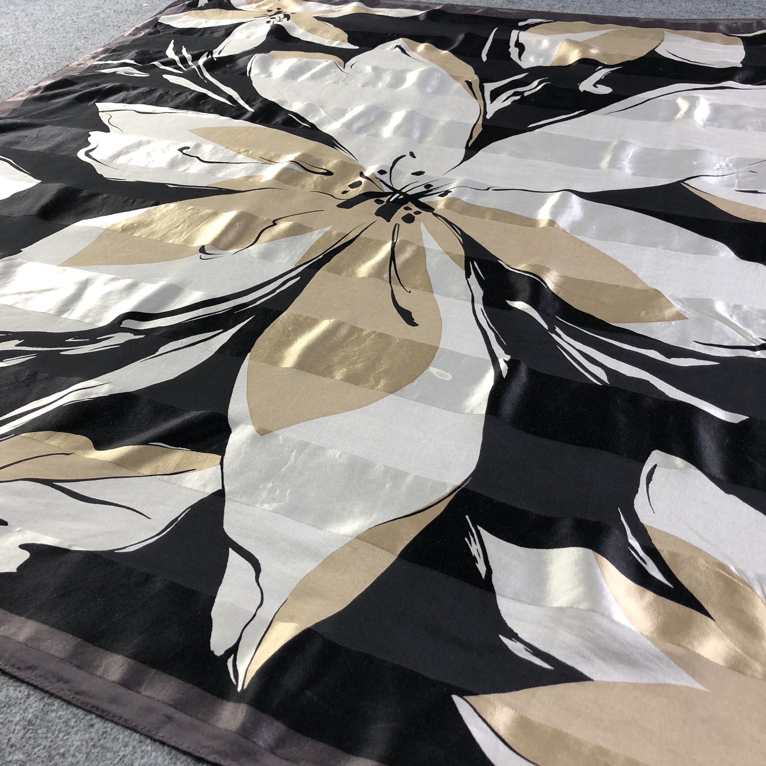 Japanese Brand Anna Cristina Floral Silk Scarf M959 Size ONE SIZE - 2 Thumbnail
