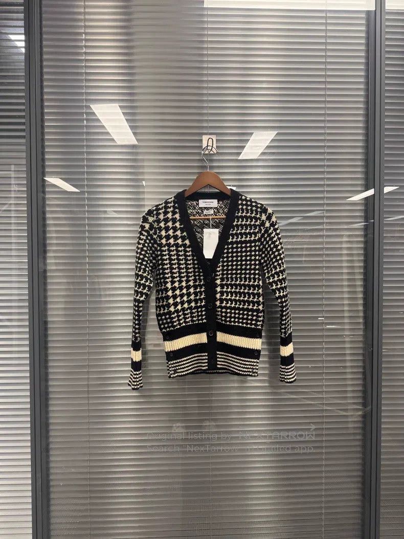 Thom Browne Thom Browne V-neck cardigan Size XS / US 0-2 / IT 36-38 - 1 Thumbnail