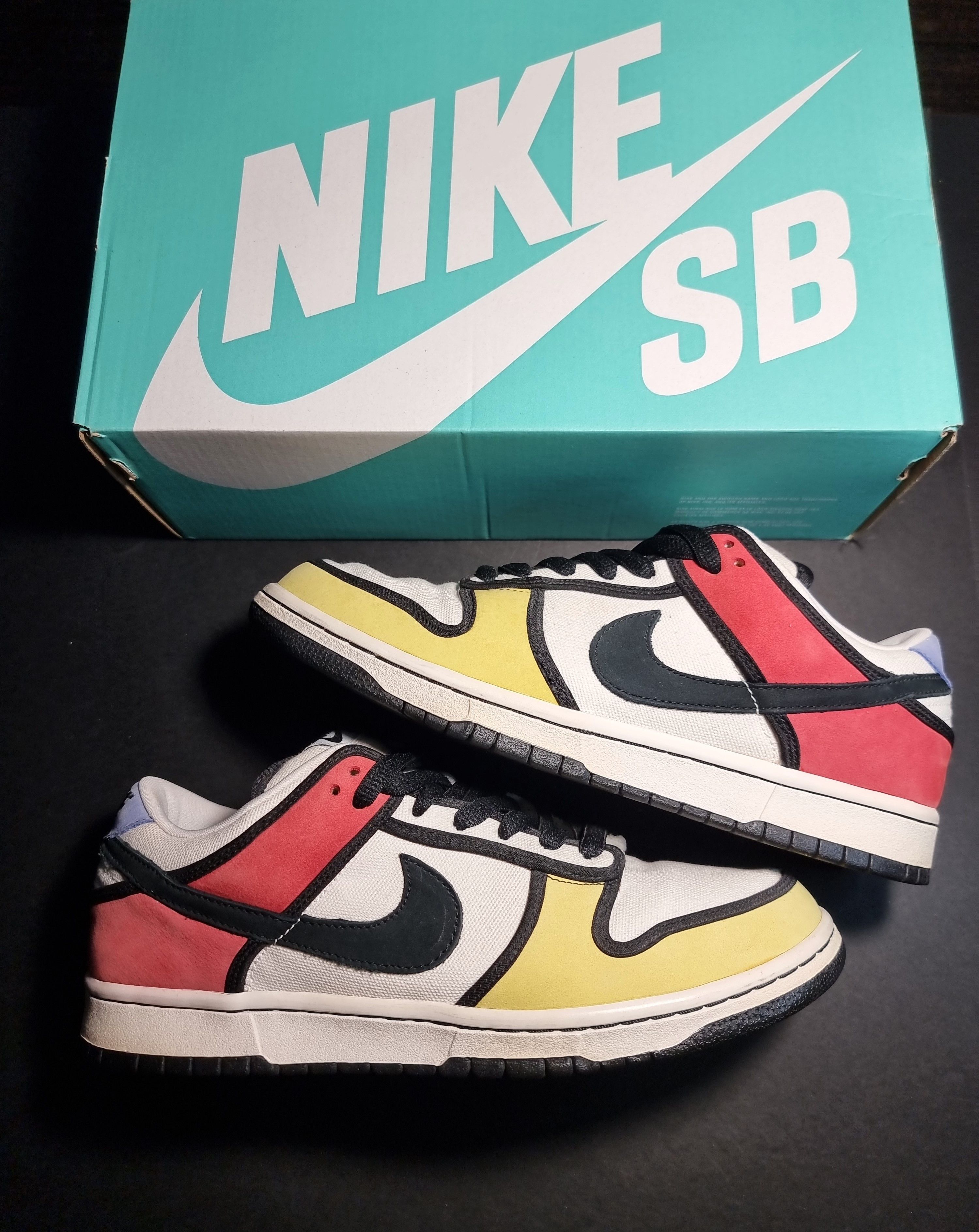 Nike SB Nike SB Dunk Low Piet Mondrian Size US 10 / EU 43 - 1 Thumbnail