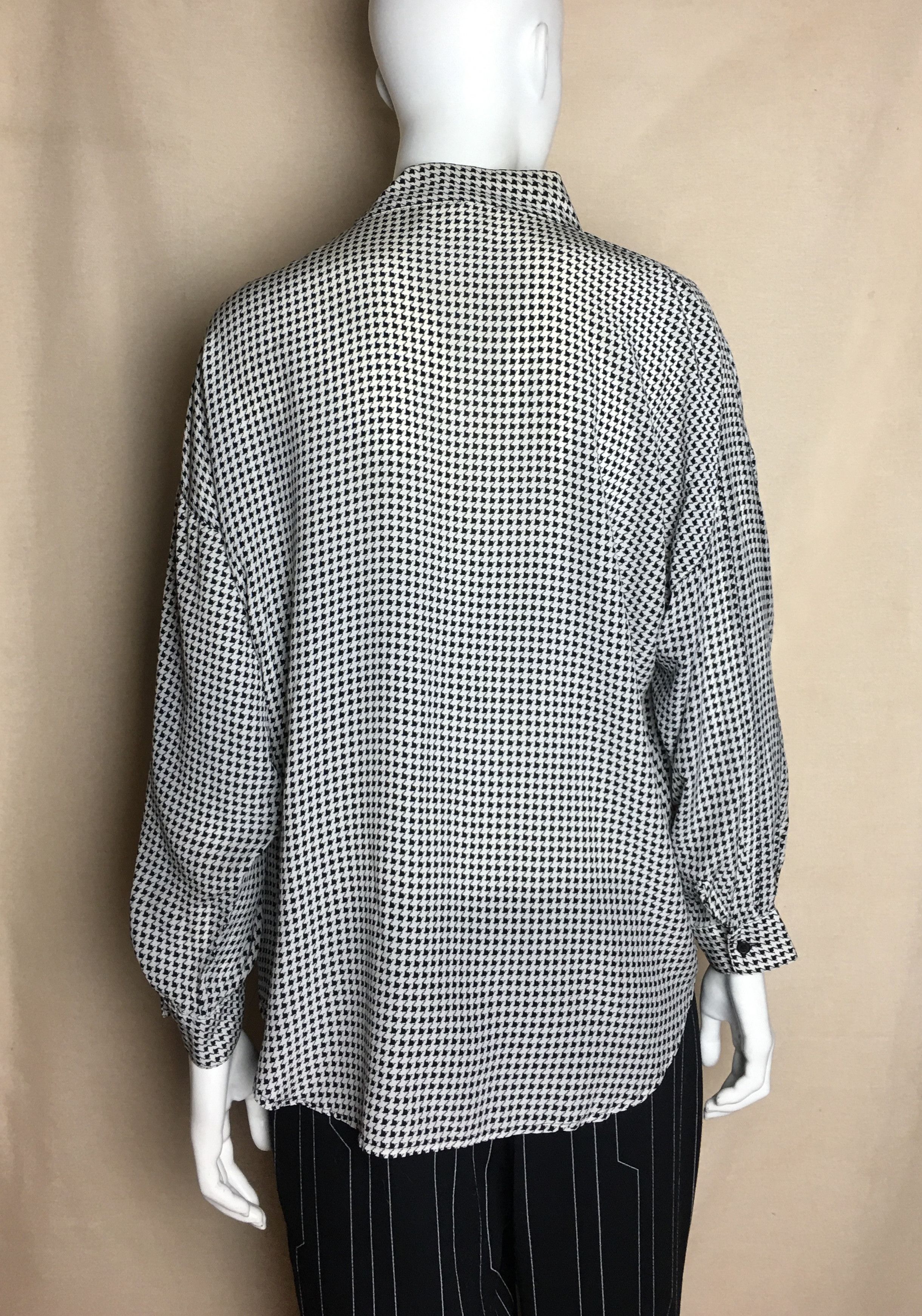 Dior Christian Dior Vintage Silk Houndstooth Blouse Shirt Size M Size M / US 6-8 / IT 42-44 - 4 Thumbnail