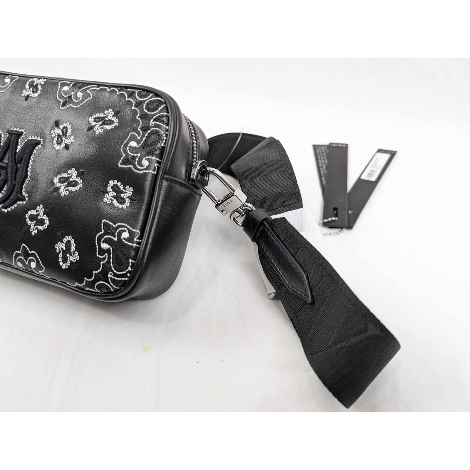 Amiri o1rshd1 Size: OS / Bandana Camera Case in Black Size ONE SIZE - 5 Thumbnail
