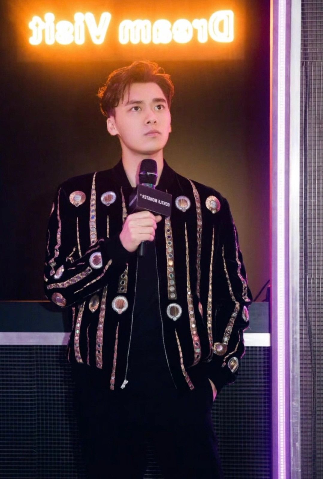 Saint Laurent Paris Saint Laurent Authentic 19SS Runway Marrakech Velvet Jacket Size US M / EU 48-50 / 2 - 8 Thumbnail