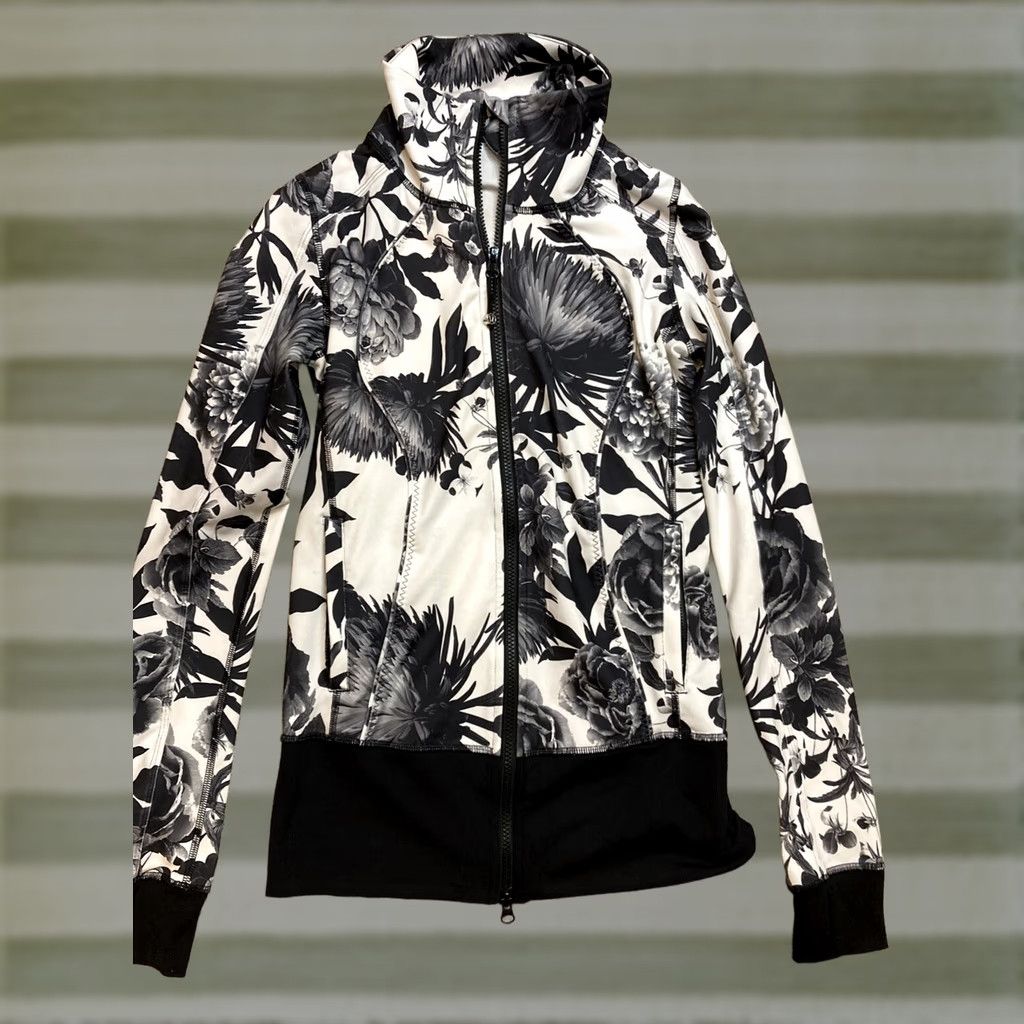 Lululemon Lululemon Nice Asana Jacket Women Sz 4 Brisk Bloom Floral Full Zip Black White Size S / US 4 / IT 40 - 1 Thumbnail