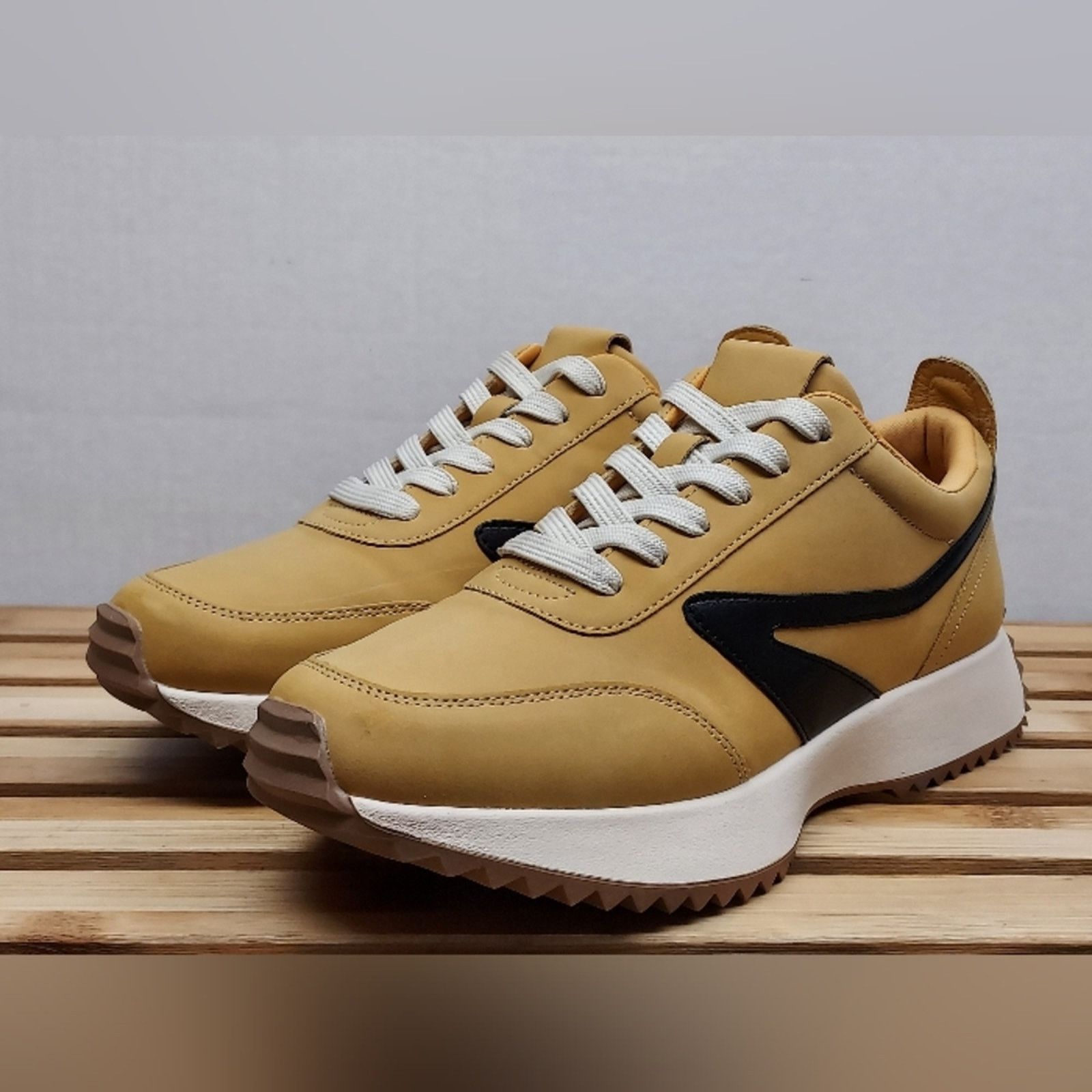 Dolce Vita Dolce Vita Womens Yellow Platform Sneaker Shoes Size 9 Size US 9 / IT 39 - 1 Thumbnail