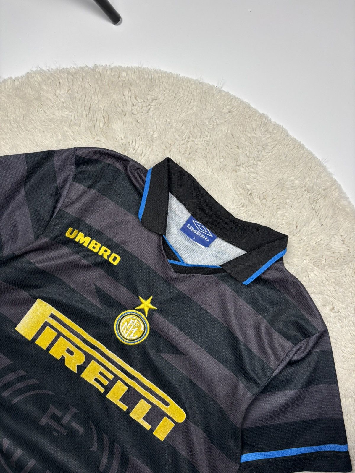 Umbro Vintage Umbro Inter Milan 1997/98 Retro Rare Soccer Jersey Size US S / EU 44-46 / 1 - 2 Thumbnail
