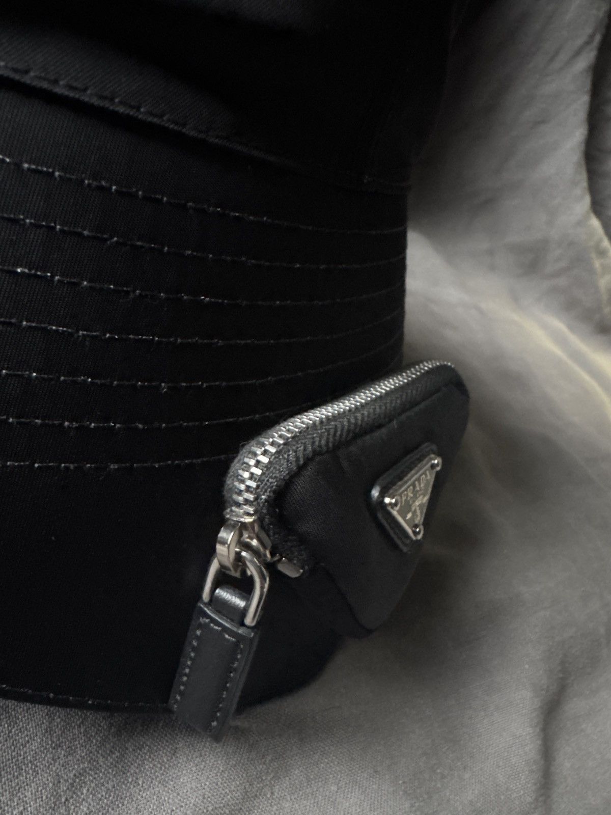 Prada Prada - Re-Nylon Black Bucket Hat with Triangle Pouch / SS22 Size ONE SIZE - 7 Thumbnail