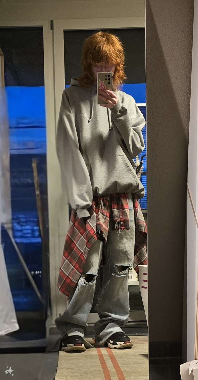 Vetements Vetements Oversized Hoodie Grey Size US XS / EU 42 / 0 - 6 Thumbnail