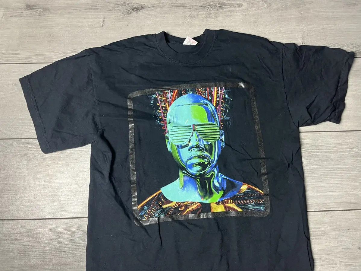 Kanye West 2008 Vintage Kanye West Glow In The Dark Tour T-Shirt Size US L / EU 52-54 / 3 - 3 Thumbnail