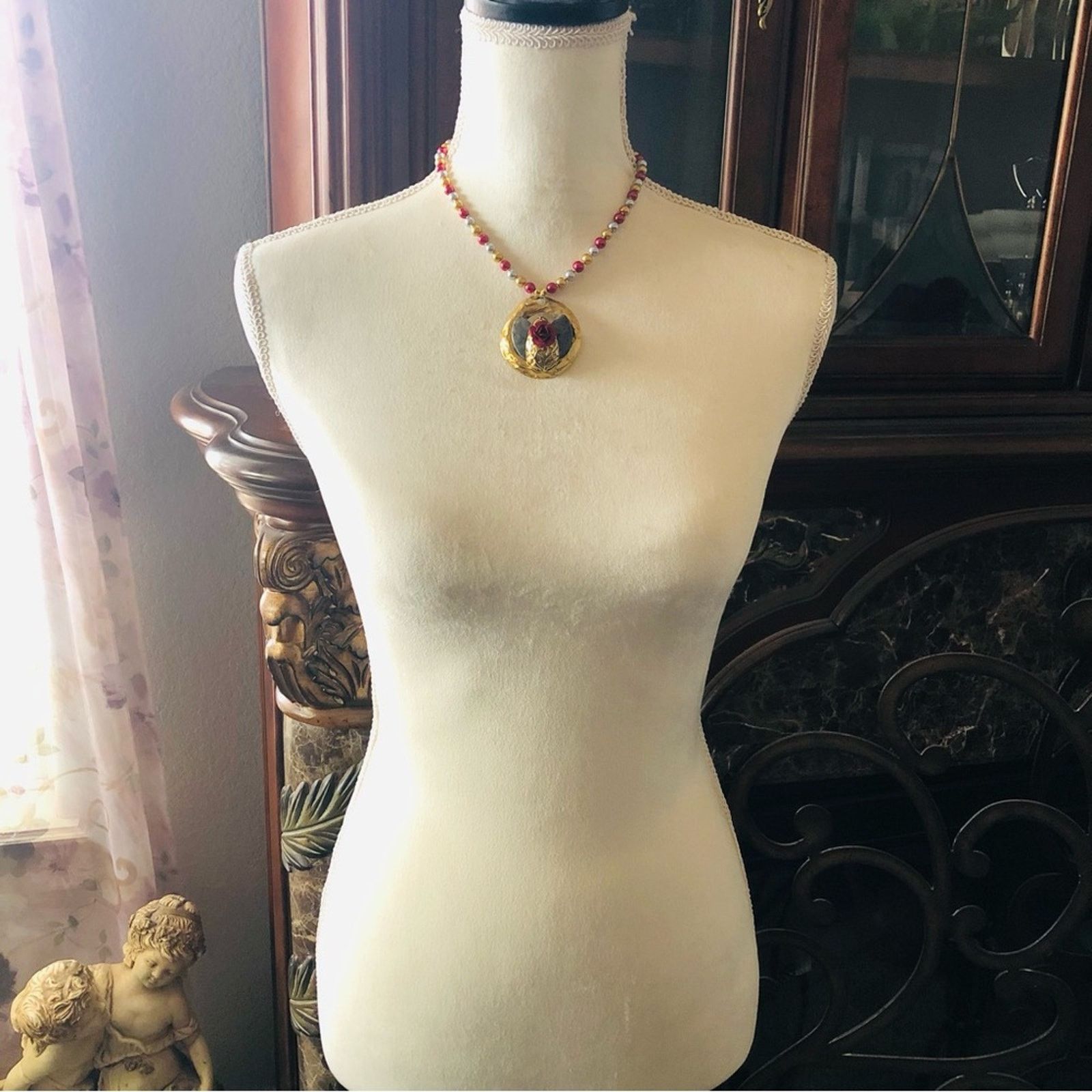 Handmade Handcrafted repurpose Spanish Rose pendant Pearl necklace Size ONE SIZE - 6 Thumbnail