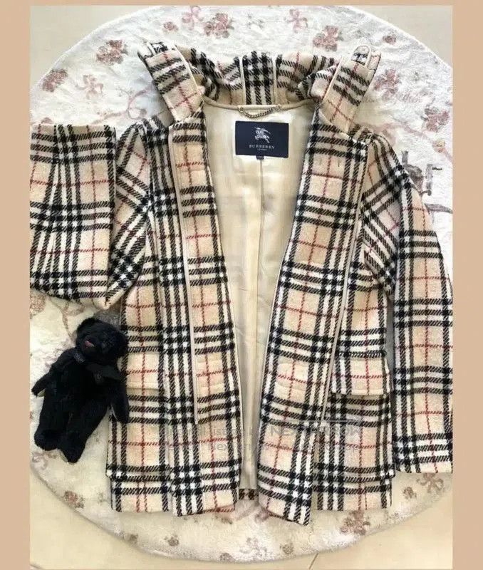 Burberry Burberry Beige Wool Women's Coat. Size M / US 6-8 / IT 42-44 - 4 Thumbnail