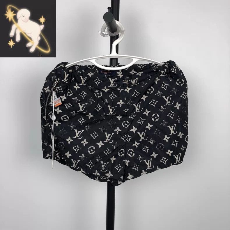 Louis Vuitton Louis Vuitton Black and white full-print presbyopic casual Size US 34 / EU 50 - 1 Thumbnail