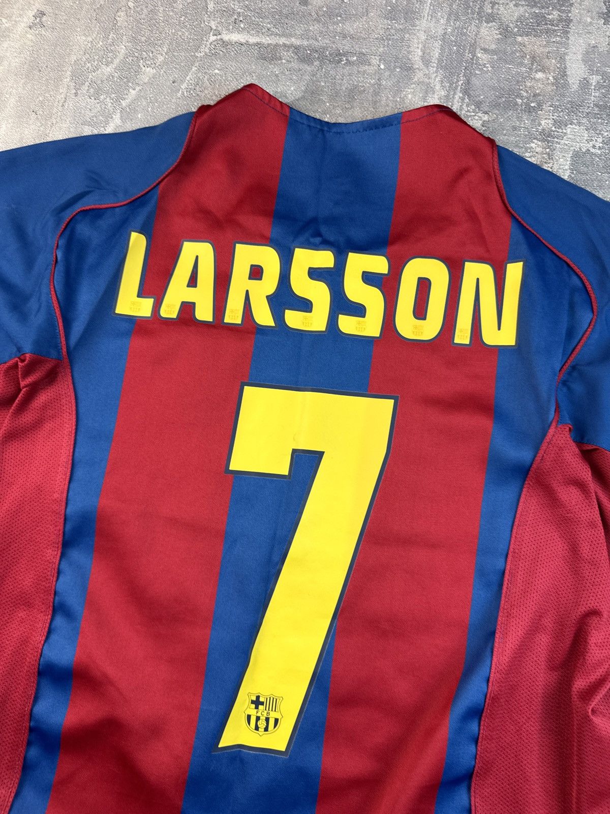 Nike FC Barcelona Home Football Soccer Jersey #7 Larsson Nike L Size US L / EU 52-54 / 3 - 7 Thumbnail