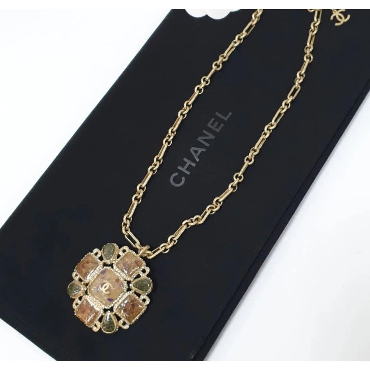 Chanel Chanel Gripoix & Strass CC Pendant Necklace Size ONE SIZE - 1 Thumbnail