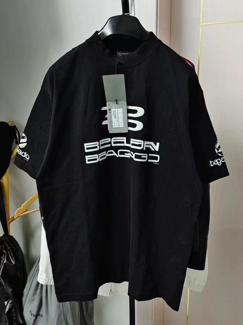 Balenciaga Balenciaga AI Generated Short Sleeve T-shirt - dmc Size US XXS / EU 40 - 1 Thumbnail