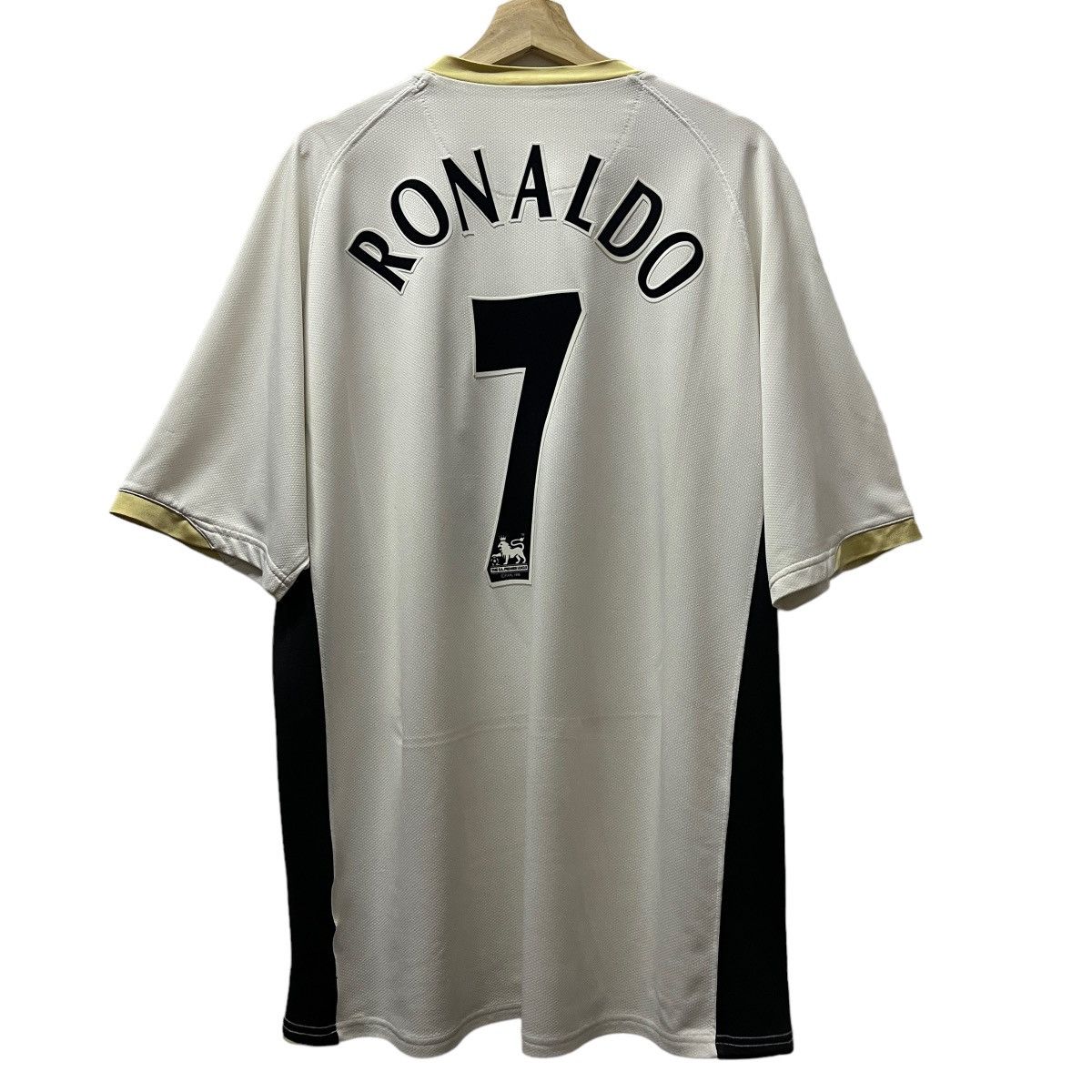 image of Avant Garde x Manchester United Ronaldo Manchester United 2007/08 3Rd Kit Jersey in White/Gold (Siz