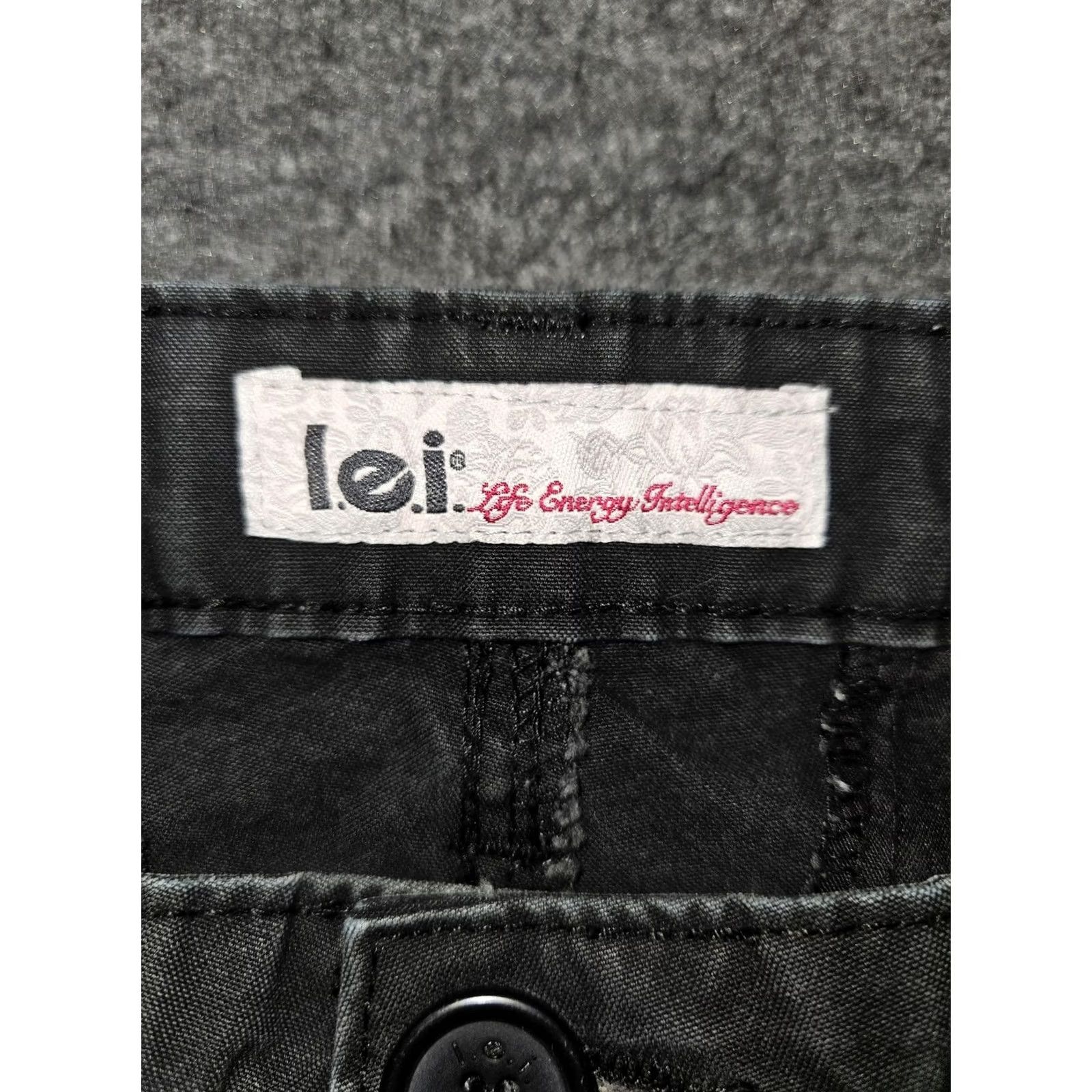 L.E.I. LEI Cargo Pants Womens 9 Black Cropped Utility Pockets Adjustable Hem Casual Capri Pants Size 30" / US 8 / IT 44 - 2 Thumbnail