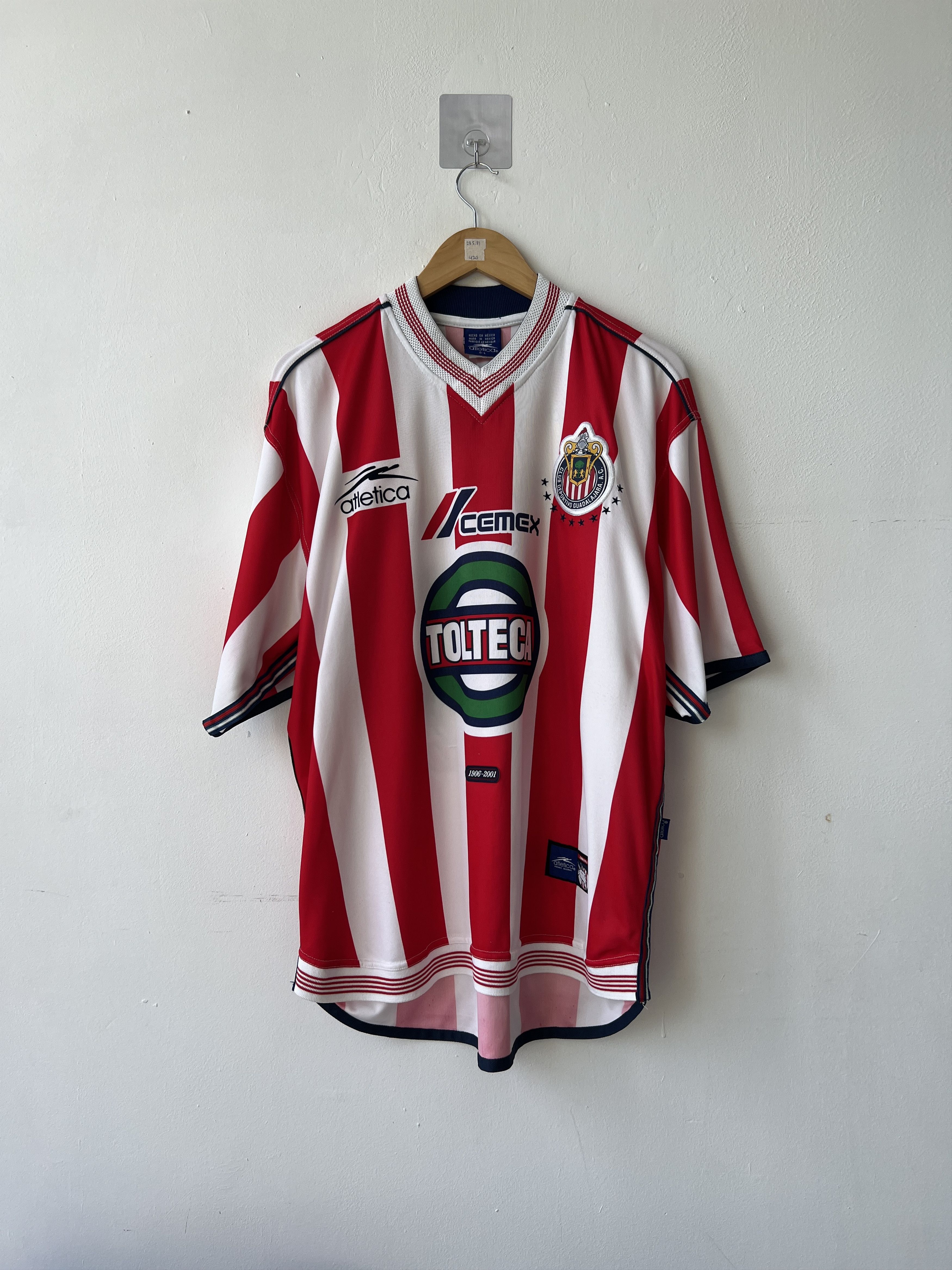 Atletica (L Fits XL) Chivas Guadalajara 2000-01 Home Kit Size US L / EU 52-54 / 3 - 1 Thumbnail