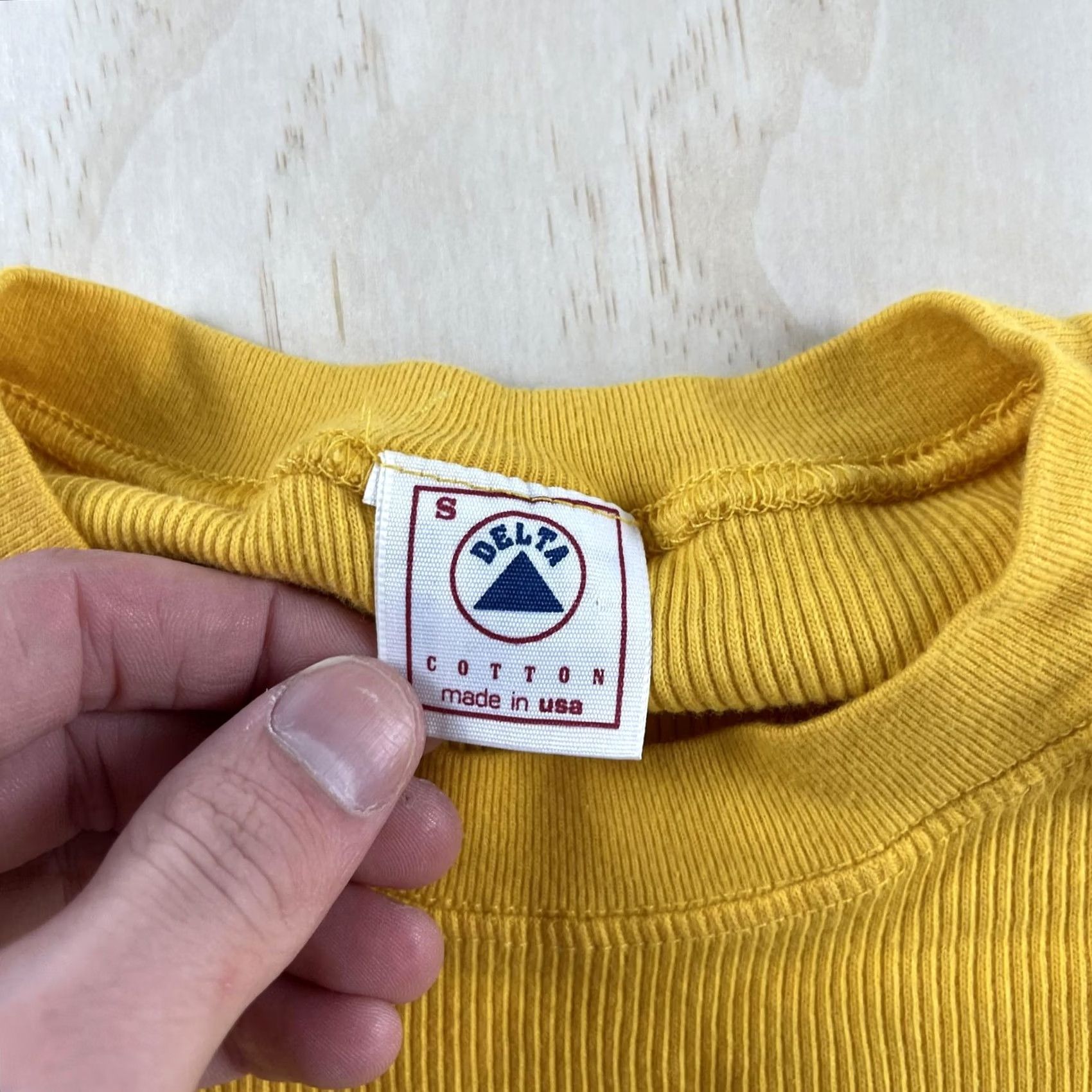 Delta VINTAGE Delta Shirt Womens Small Yellow Solid Cotton Made USA Tee T-Shirt Size S / US 4 / IT 40 - 2 Thumbnail
