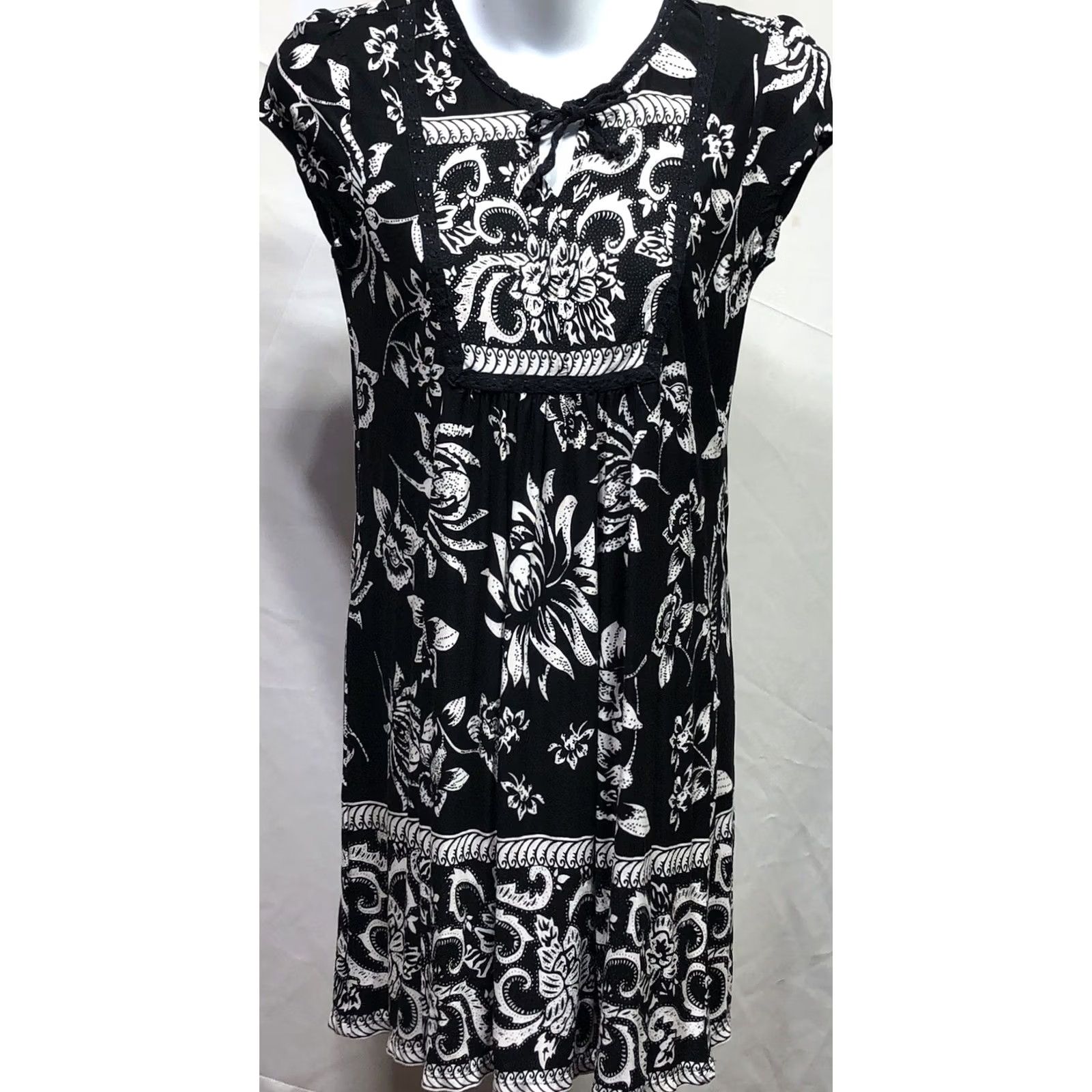 Vintage Mark Floral Short Sleeve Mini Dress S Black White Boho Cottage 90s Bohemian A-Line Womens Size S / US 4 / IT 40 - 2 Thumbnail
