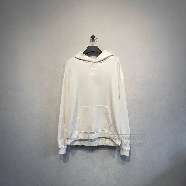 Louis Vuitton Louis Vuitton size 5l FW25 embossed logo hooded sweatshirt Size US M / EU 48-50 / 2 - 1 Thumbnail