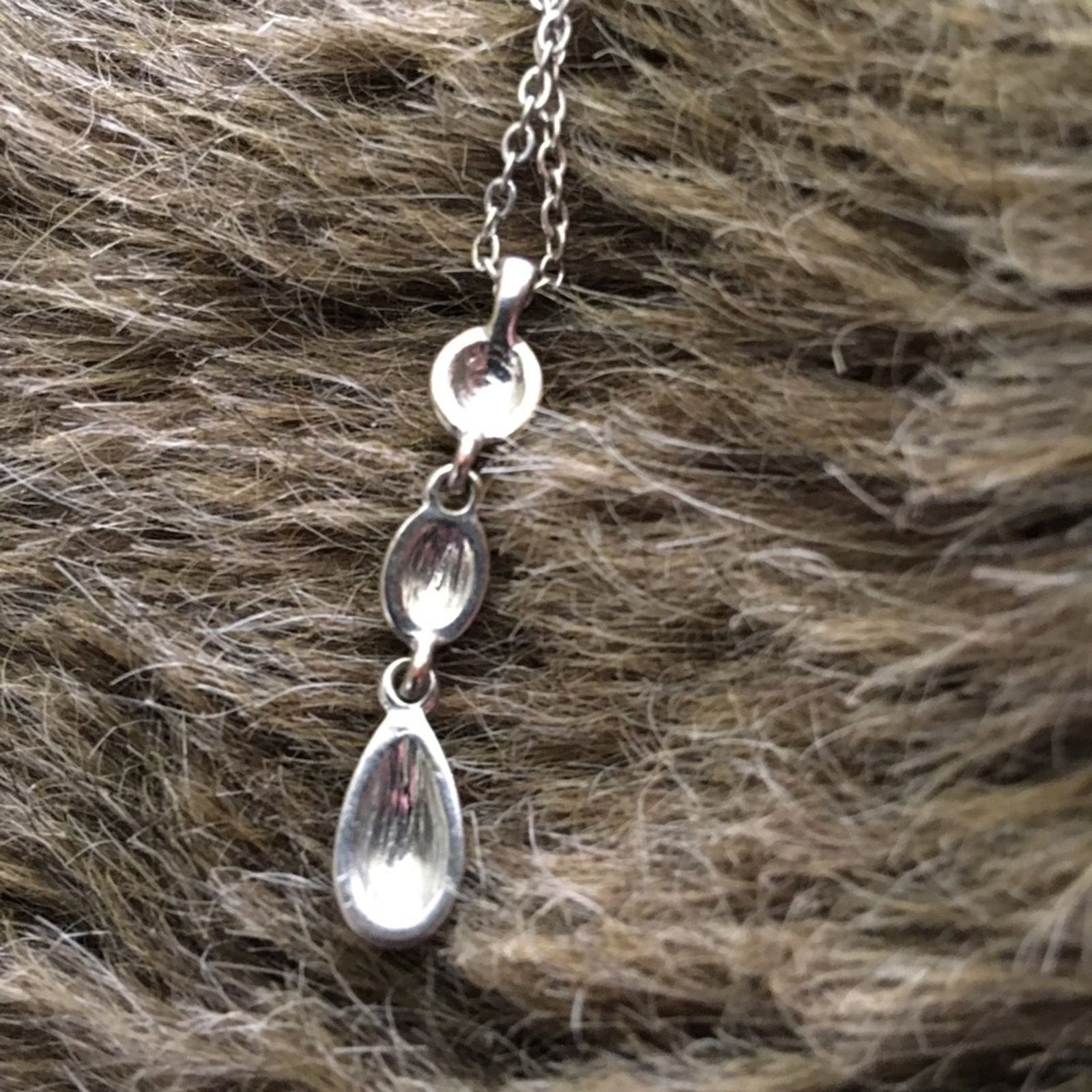 Jewelry Silver tone rhinestone dangle pendant on chain Size ONE SIZE - 7 Thumbnail