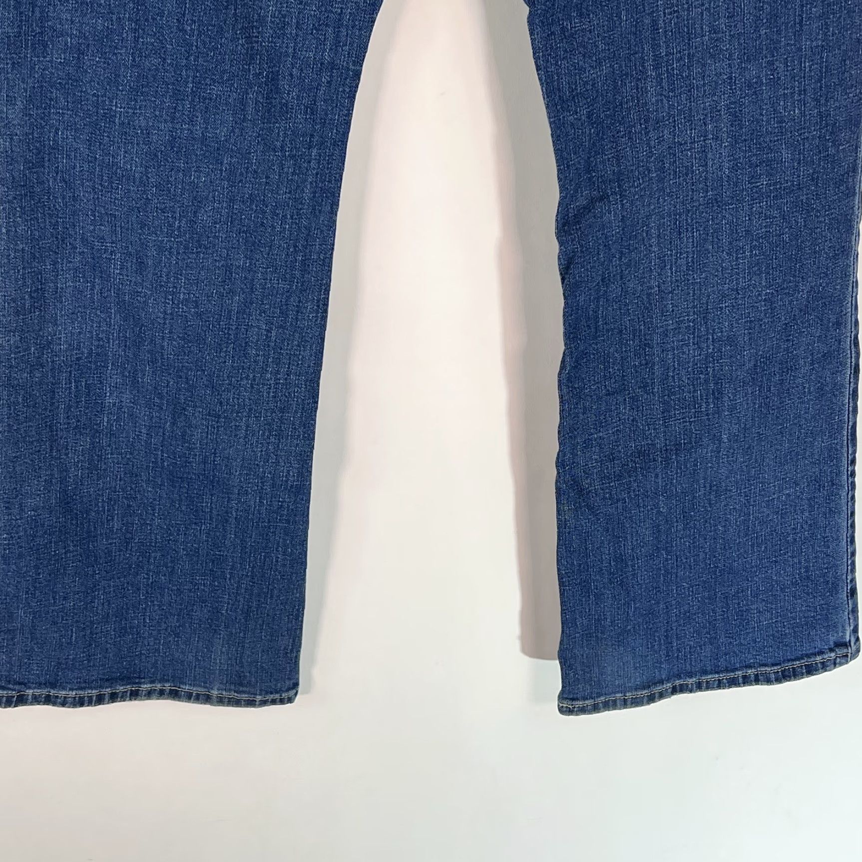 Levi's Levi's Womens Jeans Bootcut 5-Pocket Denim Size 10 Regular Low Rise Blue 32x32 515 M Vintage No Women Size 32" / US 10 / IT 46 - 7 Thumbnail