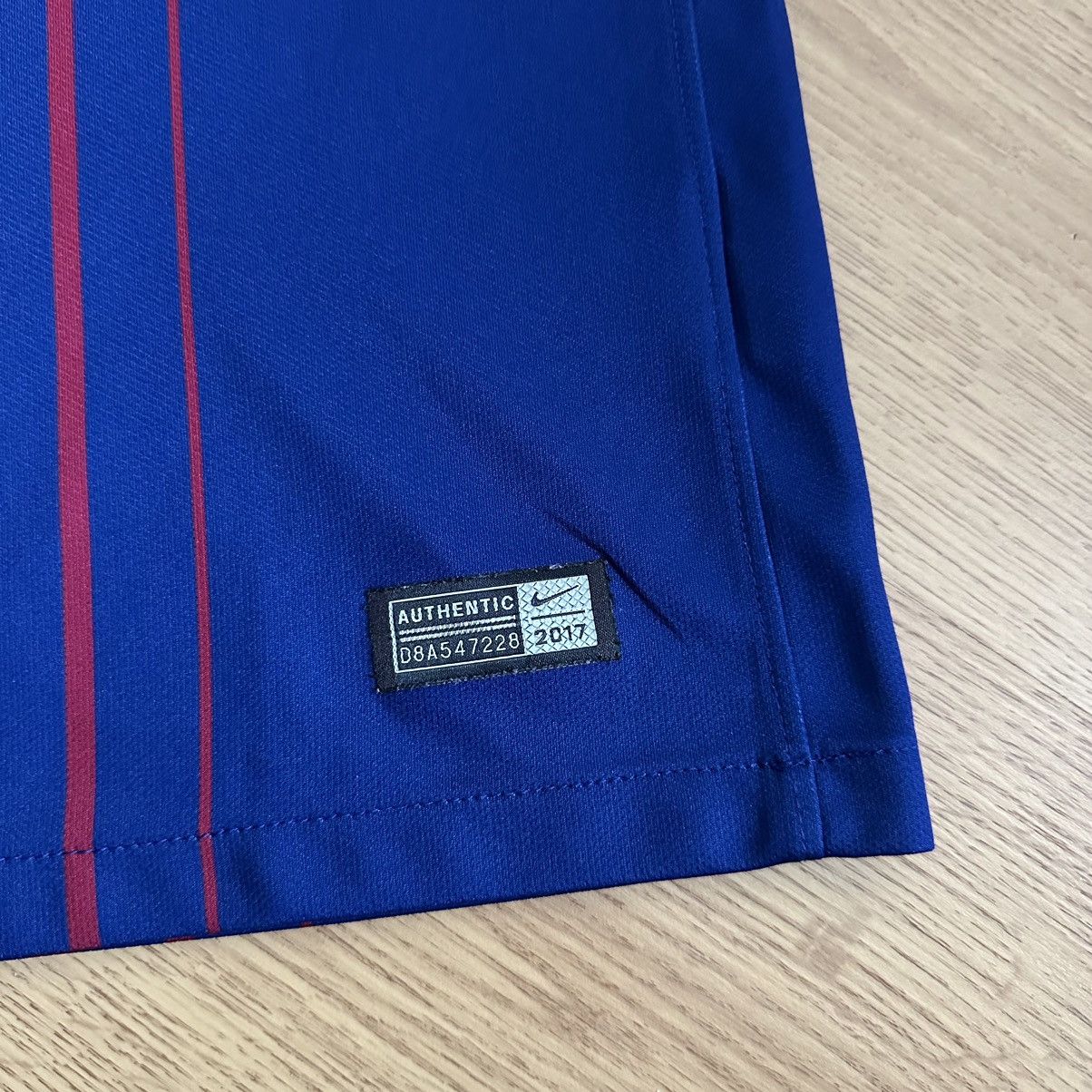 Nike Nike BARCELONA 2017 2018 HOME FOOTBALL SHIRT SOCCER JERSEY Size US M / EU 48-50 / 2 - 3 Thumbnail