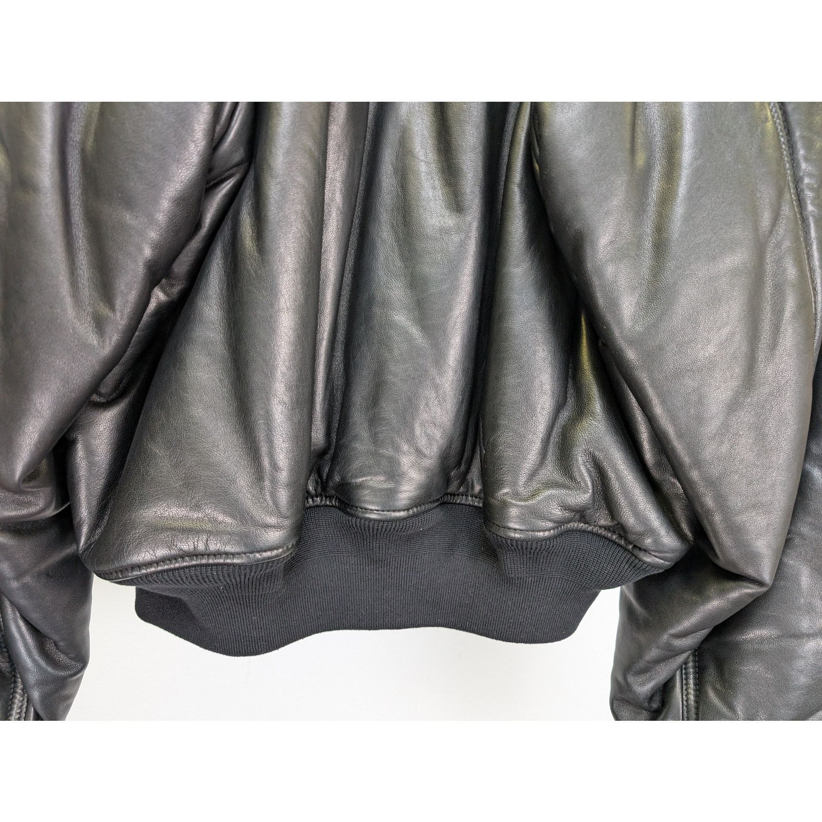 Balenciaga o1rshd1 Back Logo Leather Down Jacket in Black Size US L / EU 52-54 / 3 - 13 Thumbnail