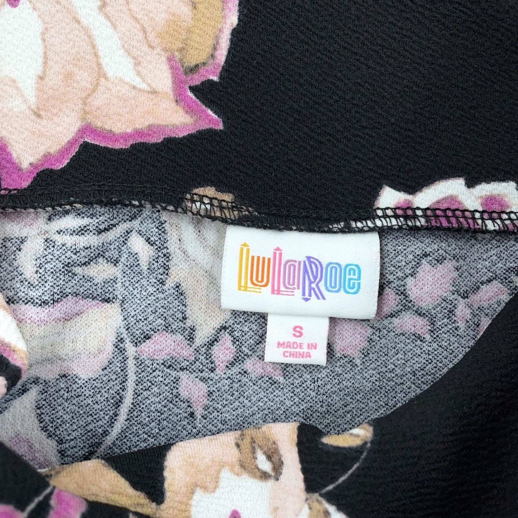 Vintage LuLaRoe Skirt Womens Small Black Pink Floral Pencil Stretch Bodycon Knit Size 28" / US 6 / IT 42 - 7 Thumbnail