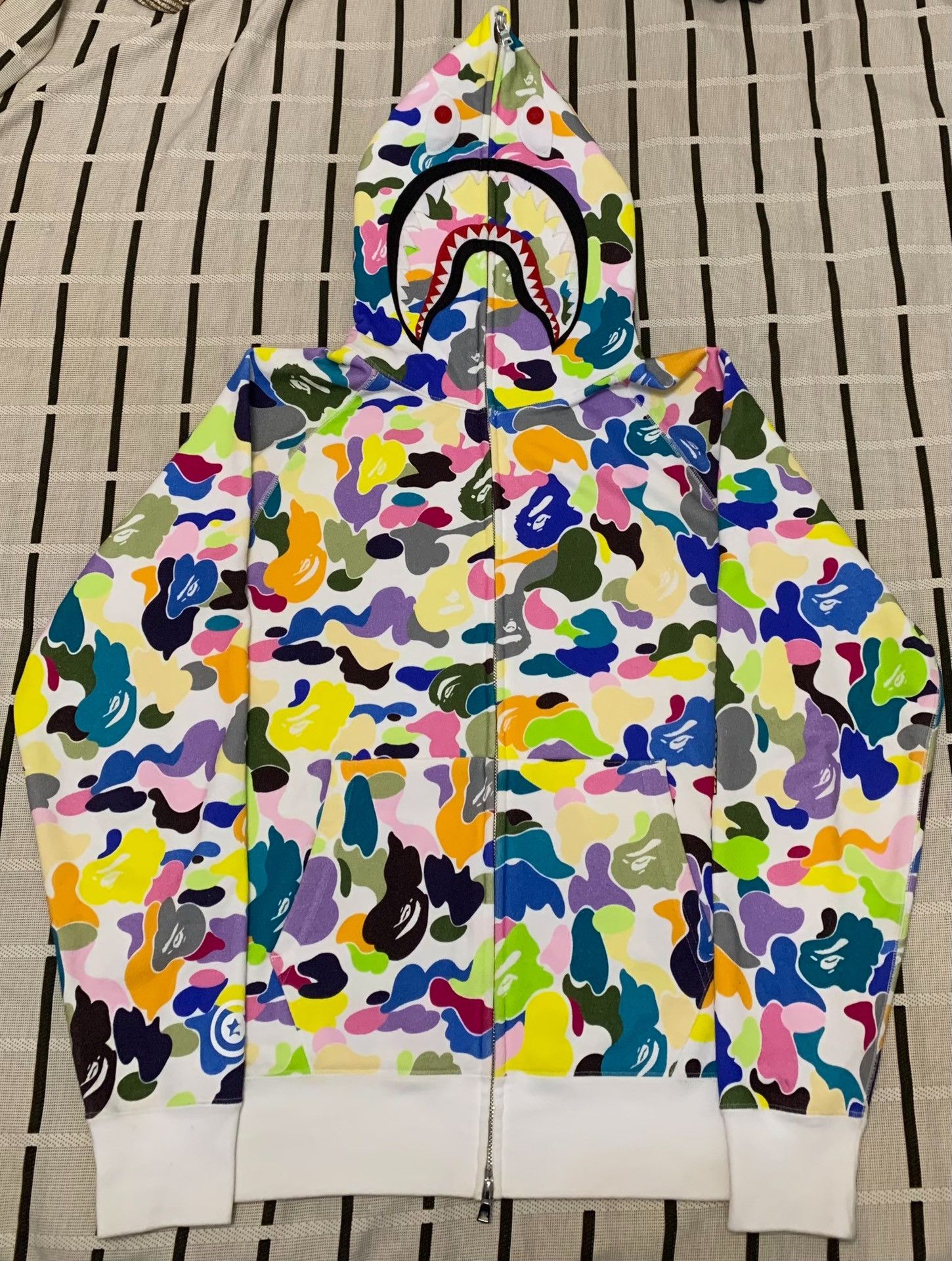Bape Bape Shark Camo Multi Light Jacket L Men Size US L / EU 52-54 / 3 - 1 Thumbnail