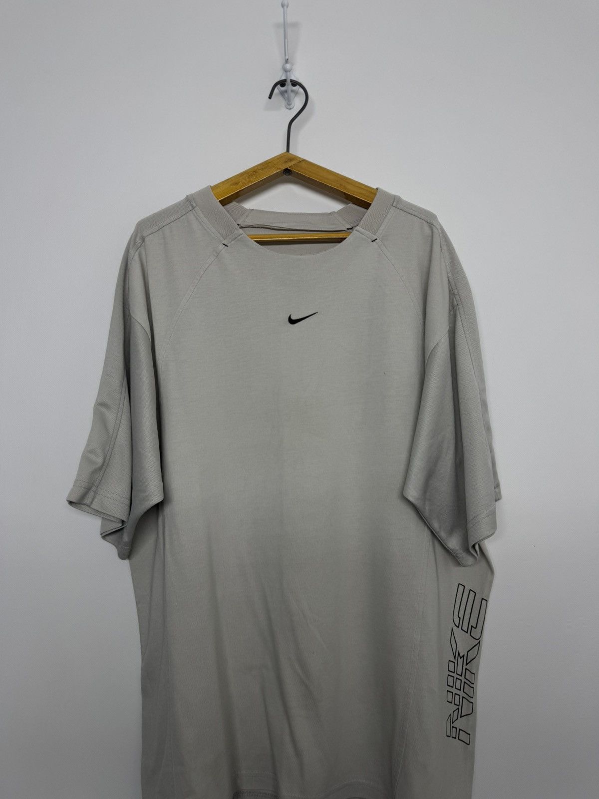 Nike Nike vintage Center logo T-shirt Size US L / EU 52-54 / 3 - 3 Thumbnail
