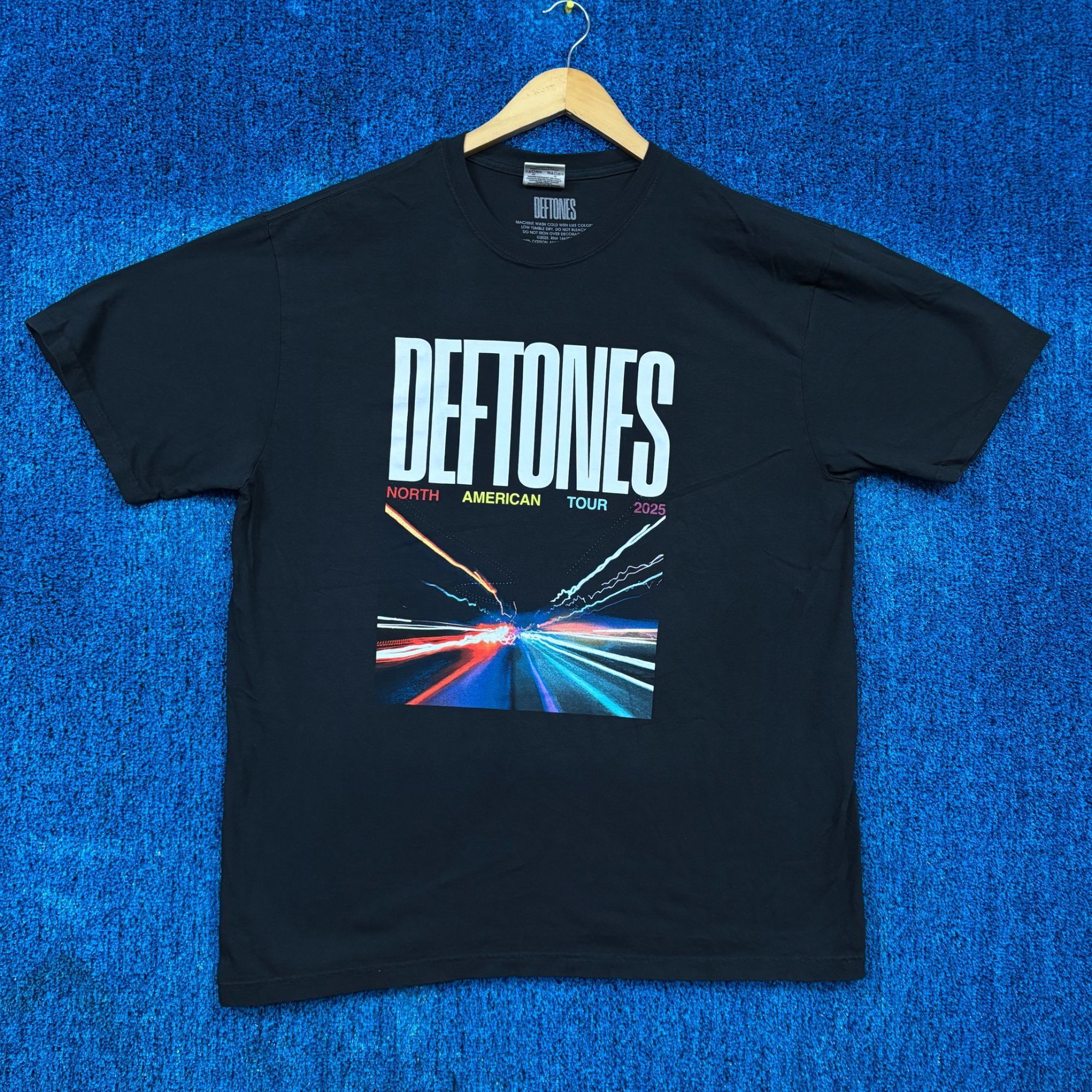 Band Tees Deftones Private Music 2025 NA Tour City Lights Band Tee XL Size US XL / EU 56 / 4 - 1 Thumbnail