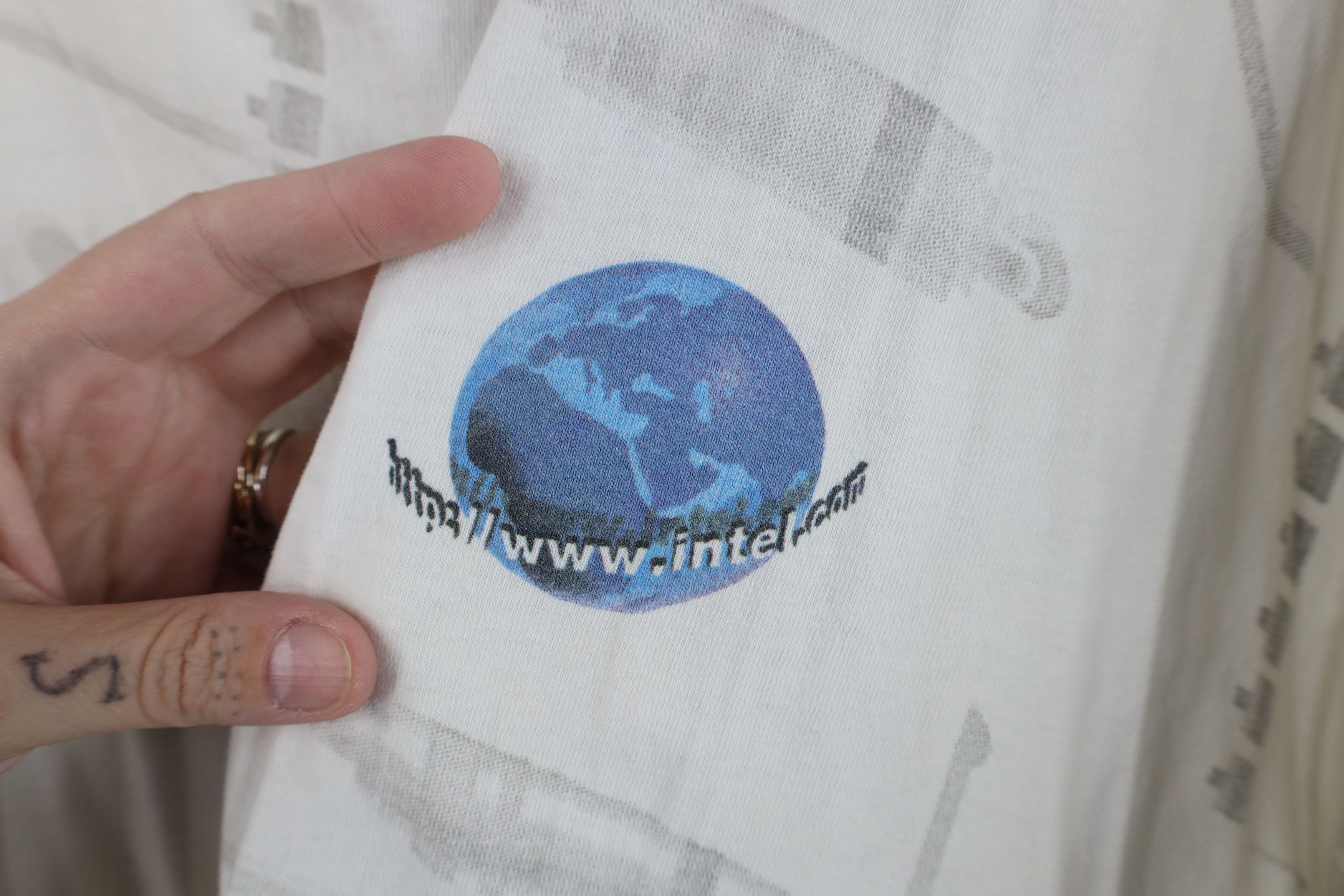 Vintage Vintage 90s Intel Computers All Over Print T-Shirt White Size US XL / EU 56 / 4 - 4 Thumbnail