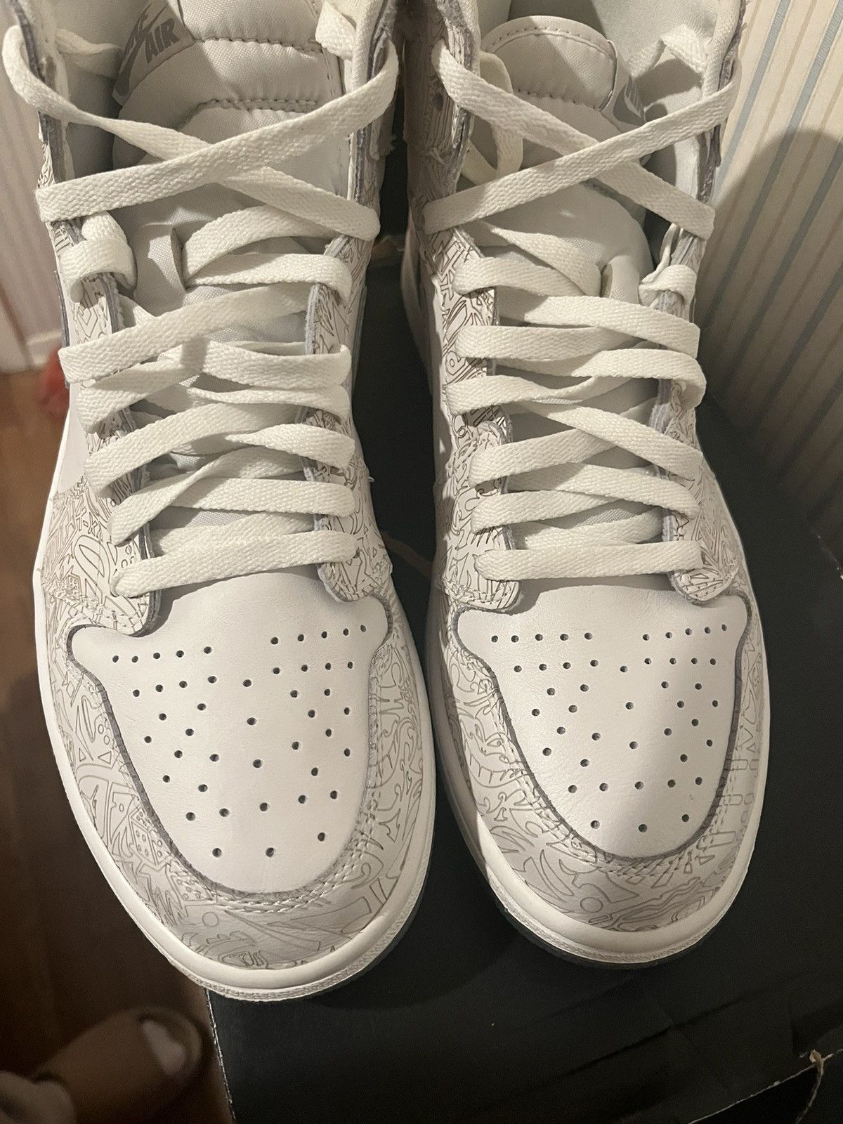 Jordan Brand Air Jordan 1 Retro 30th Anniversary Laser Size 11.5 Size US 11.5 / EU 44-45 - 6 Thumbnail