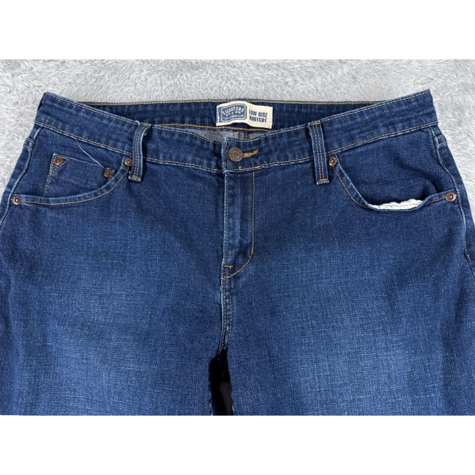 Levi's Levis Jeans Women 10 Blue Denim Bootcut Mid Rise Dark Wash 30x30 Cotton Pocket 5-Pocket Design Regular Stretch Denim Jeans Womens Size 32" / US 10 / IT 46 - 4 Thumbnail