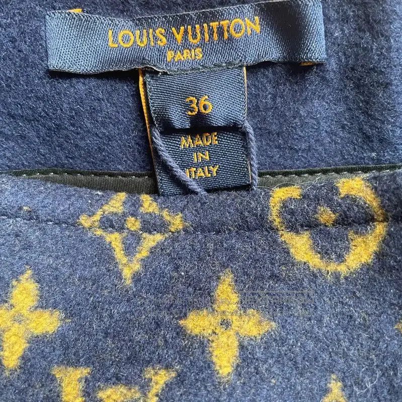 Louis Vuitton Louis Vuitton Women's Navy Wool Skirt . Size 23" - 5 Thumbnail