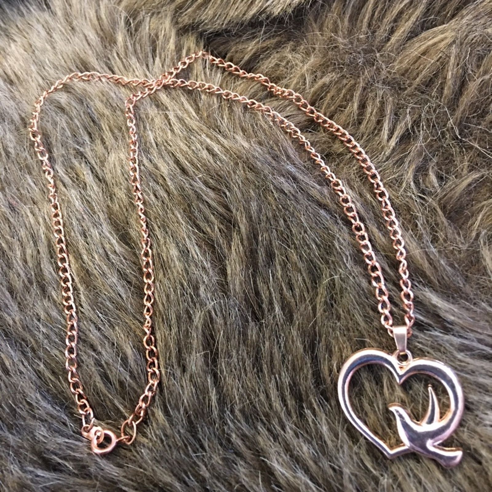 Vintage Vintage shiny rose gold tone dove & heart necklace Size ONE SIZE - 7 Thumbnail