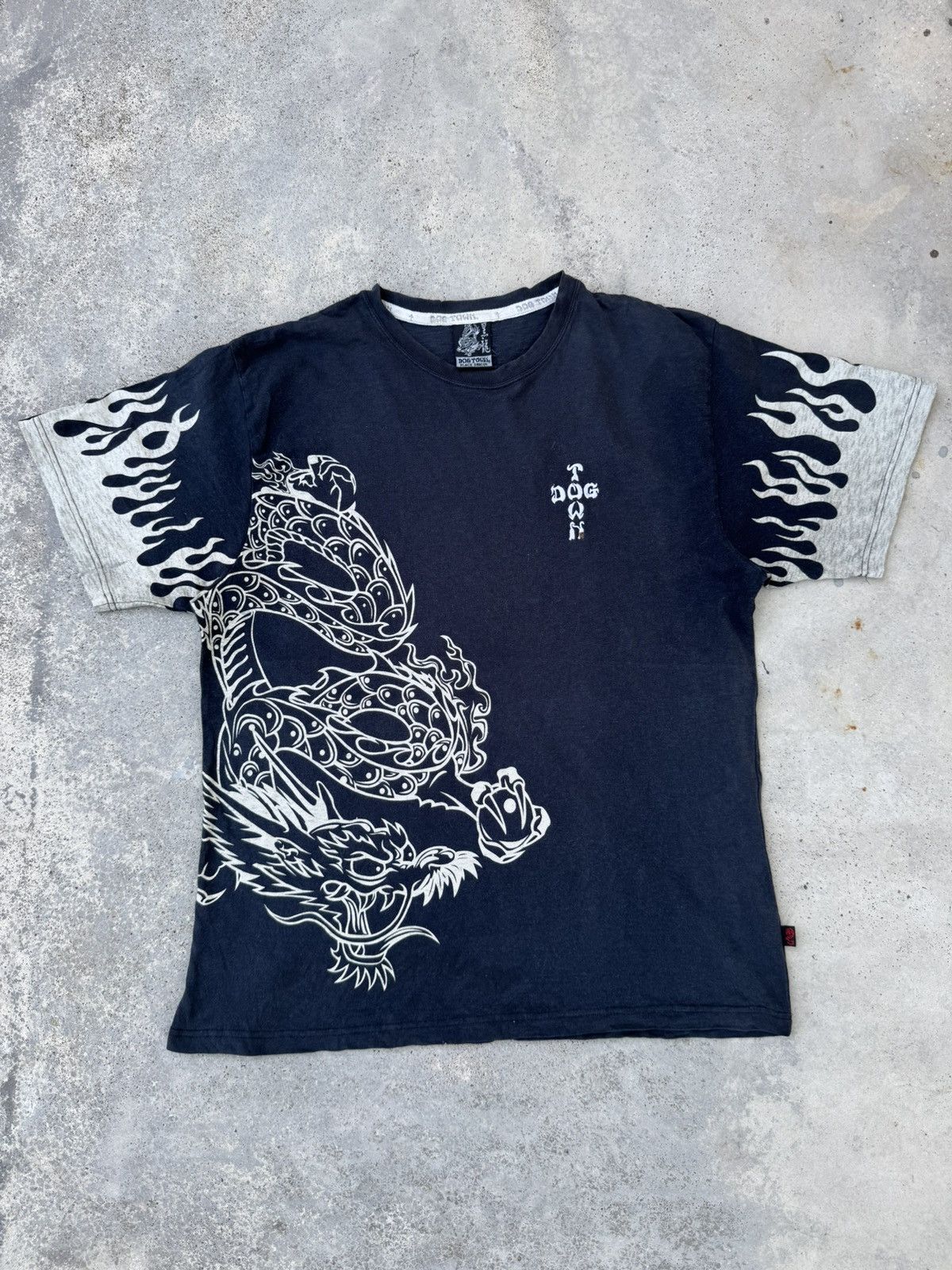 Dogtown 2000s Dogtown Black Dragon Flames Over Print y2k Tees Size US L / EU 52-54 / 3 - 1 Thumbnail