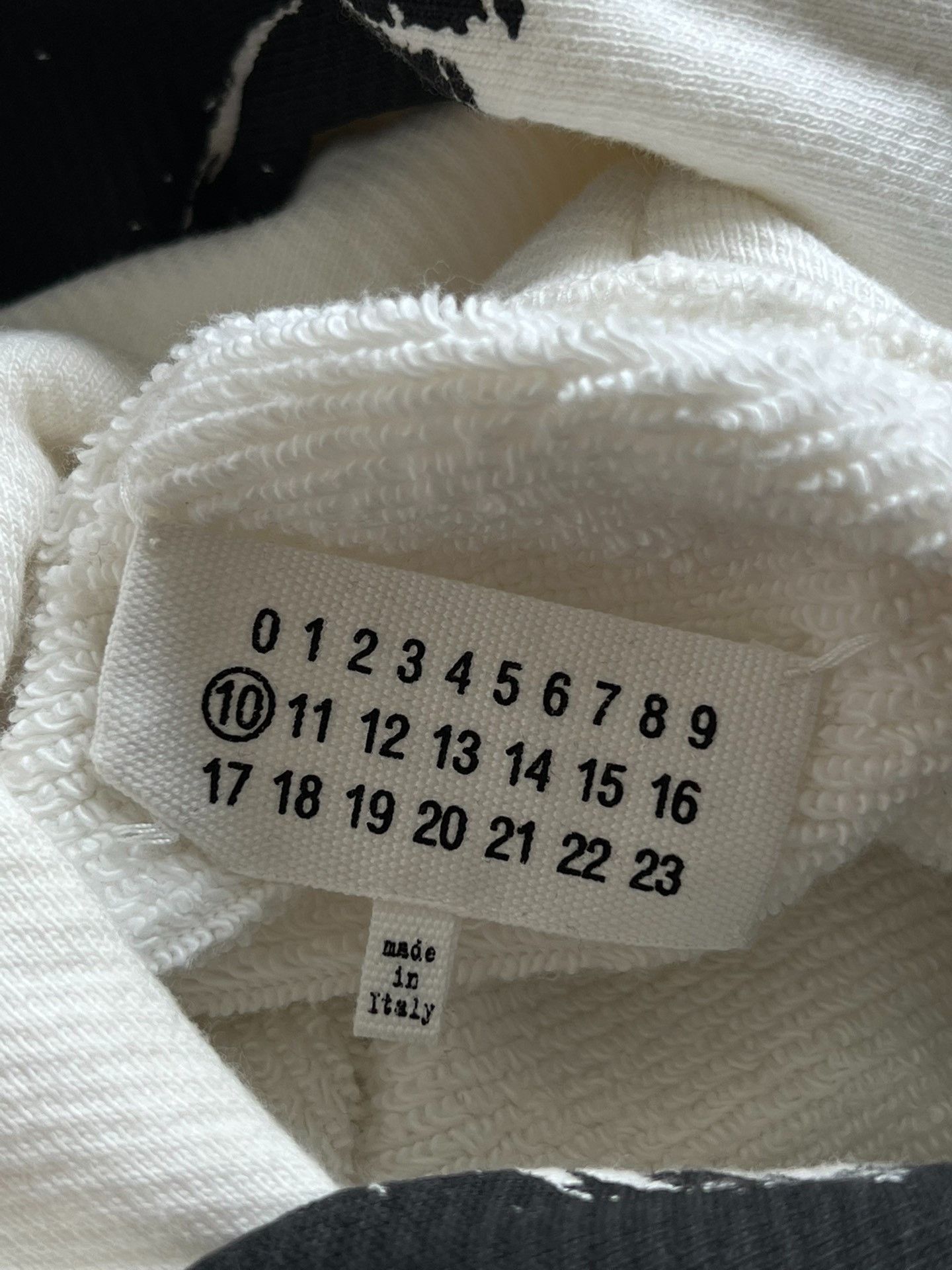 Maison Margiela Maison Margiela Splashed ink hooded sweatshirt 2501-Nextarr Size US M / EU 48-50 / 2 - 5 Thumbnail