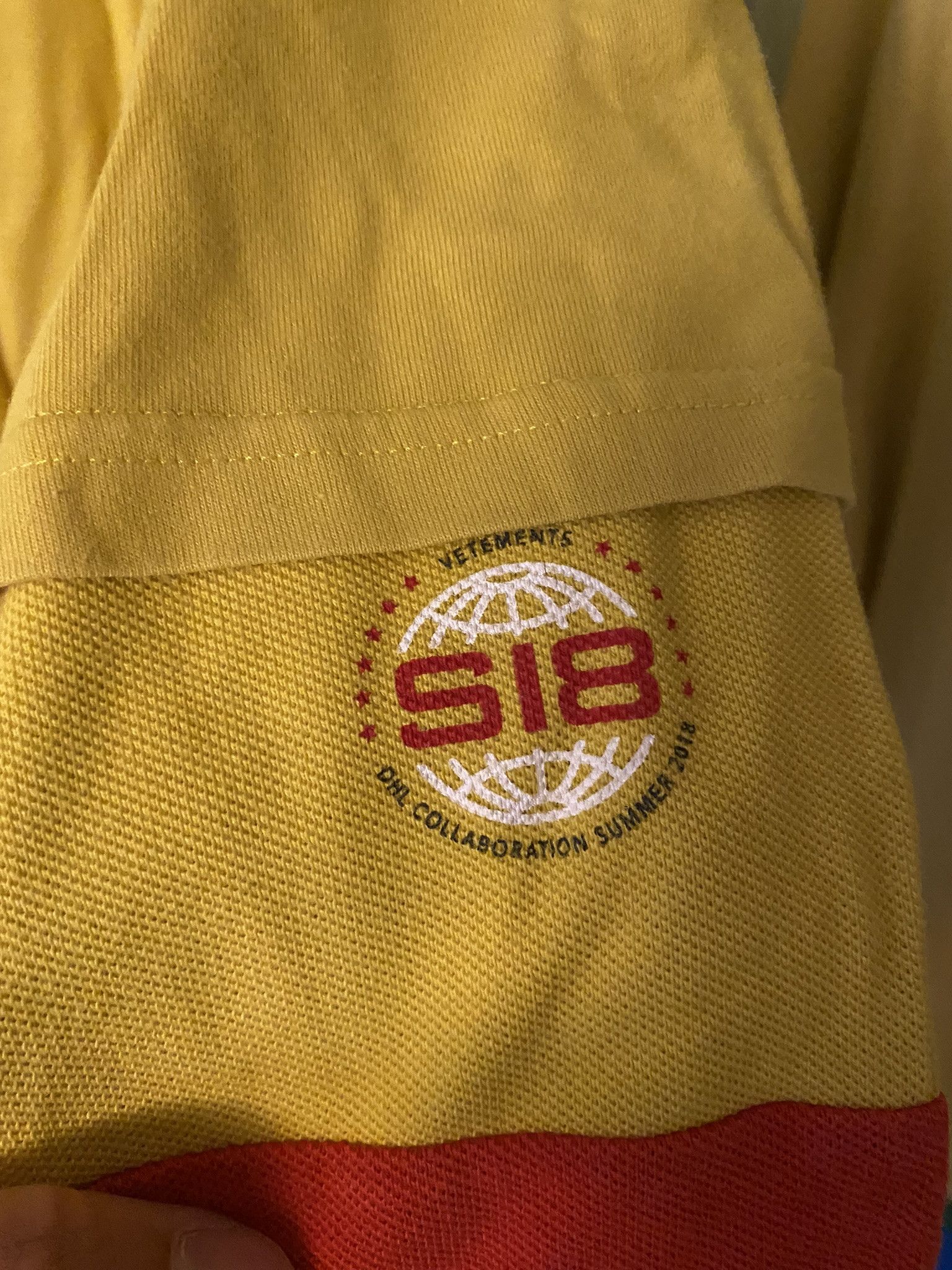 DHL × Vetements Vetements x DHL Longsleeve SS18 Size US L / EU 52-54 / 3 - 5 Thumbnail