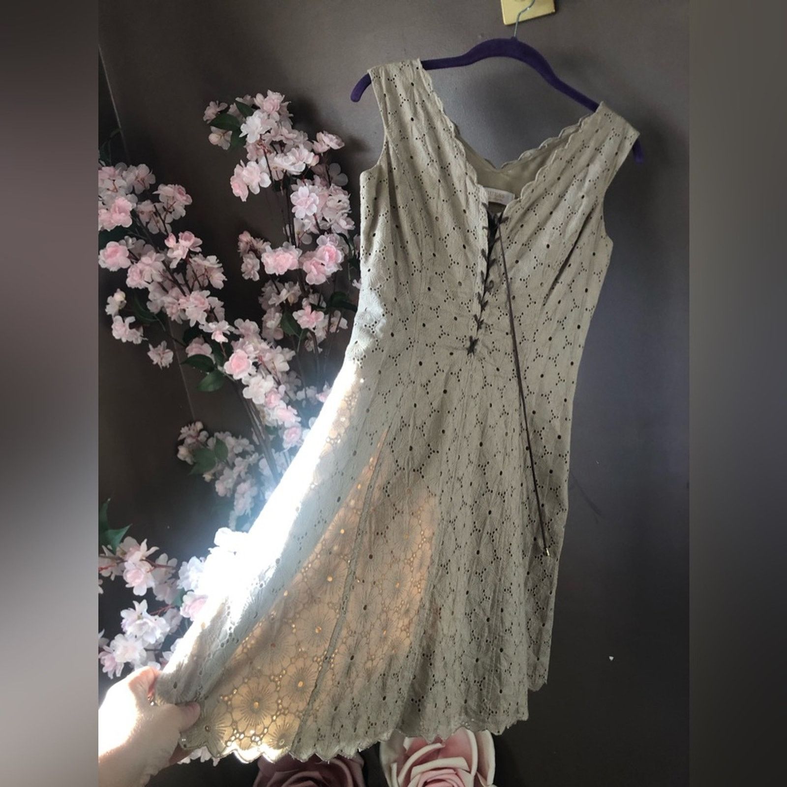 Guess Guess dress floral embroidered in cream/nude Size S / US 4 / IT 40 - 3 Thumbnail