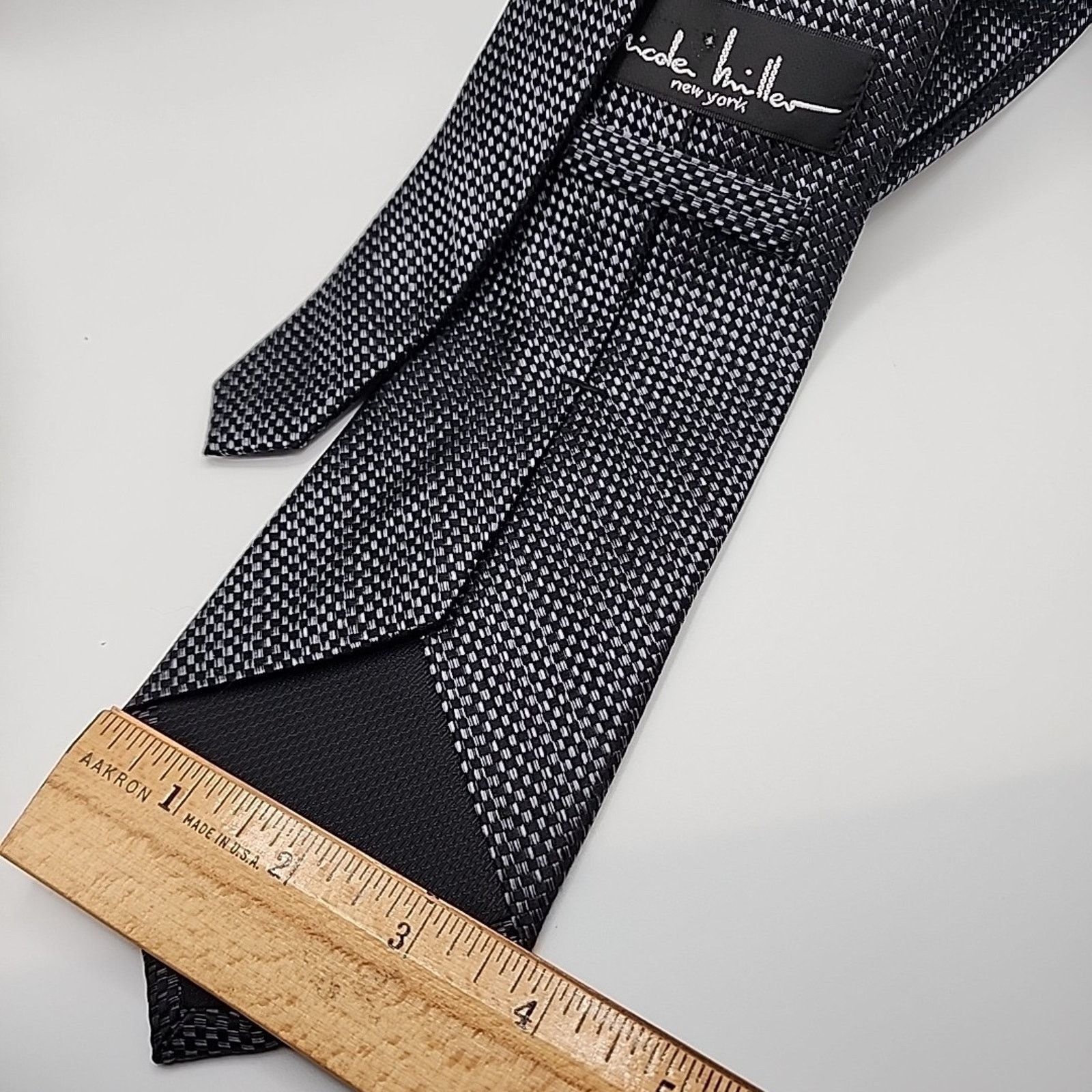 Nicole Miller Nicole Miller Silver & Black Geometric Silk Necktie Like New Size ONE SIZE - 2 Thumbnail